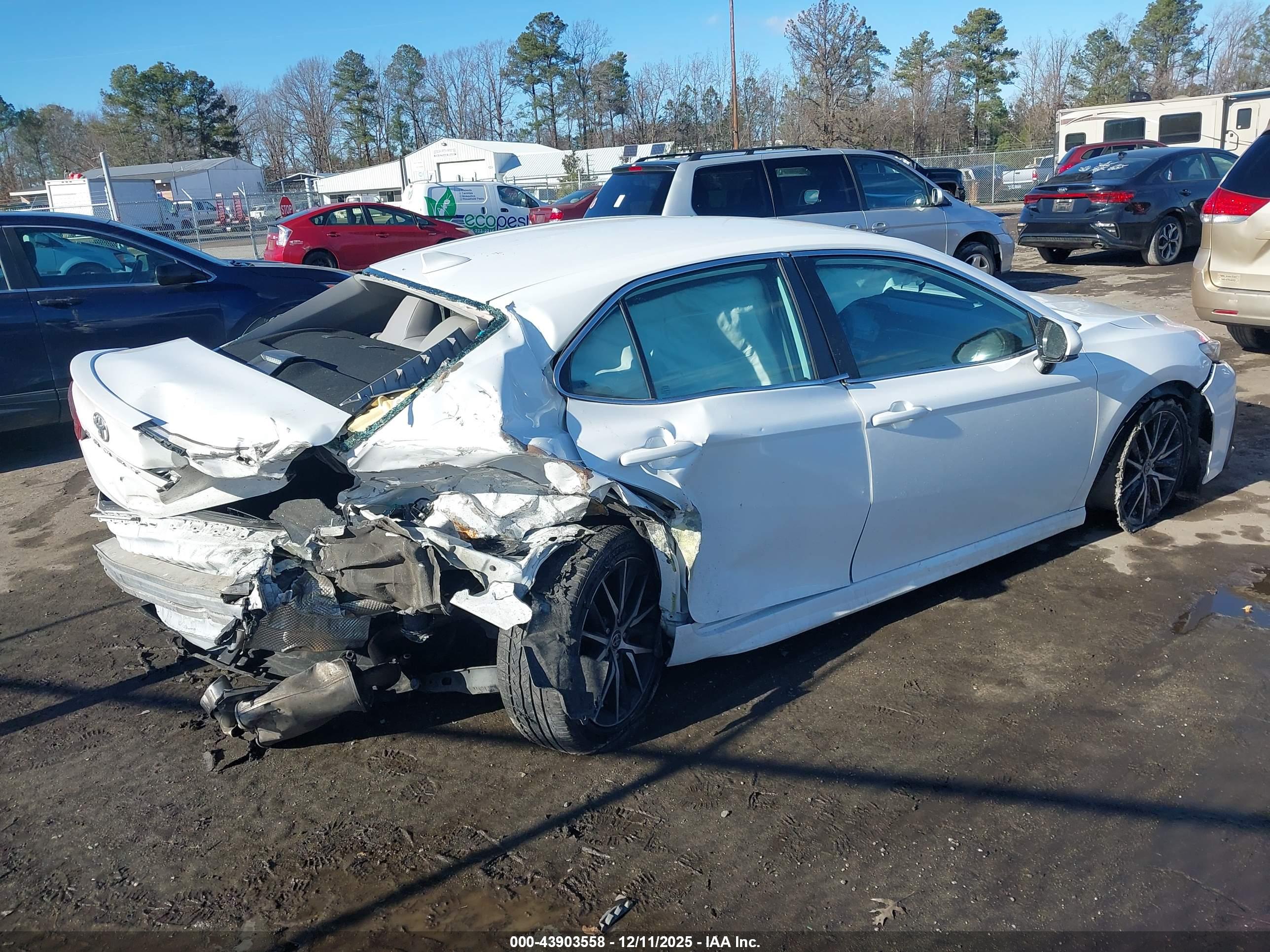 TOYOTA CAMRY image 4