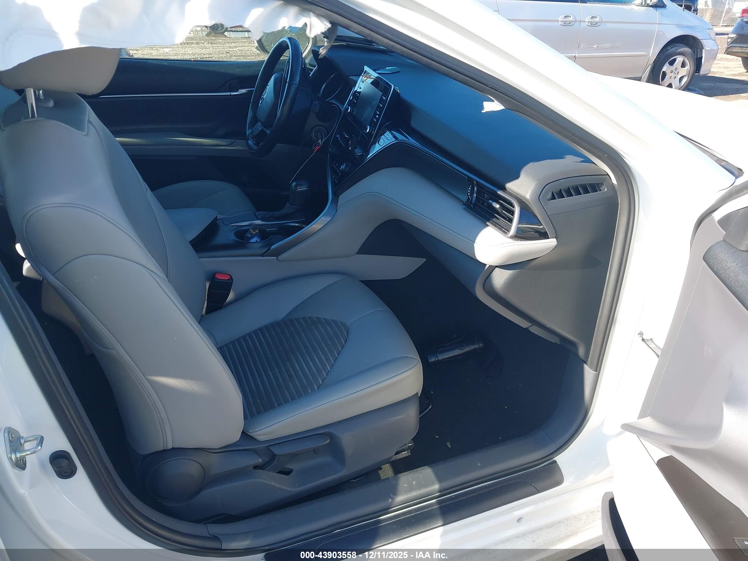 TOYOTA CAMRY image 5