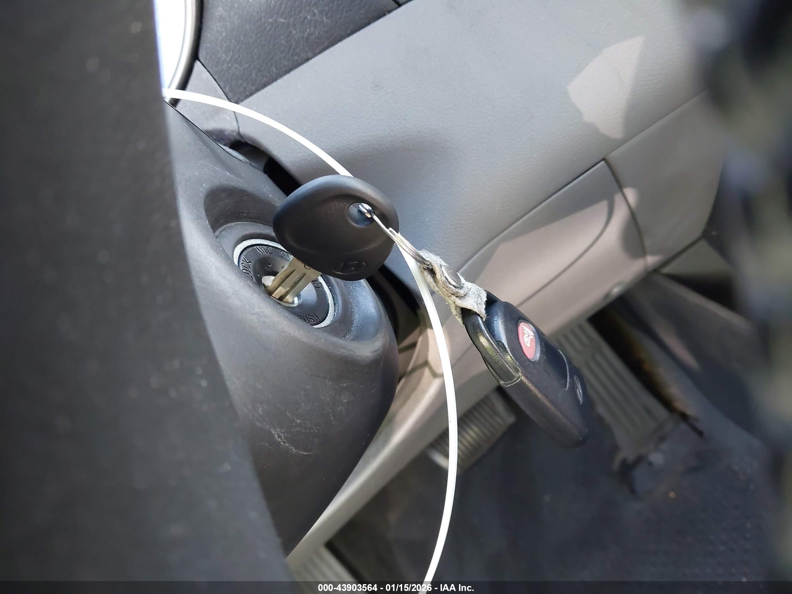 HYUNDAI ELANTRA image 11