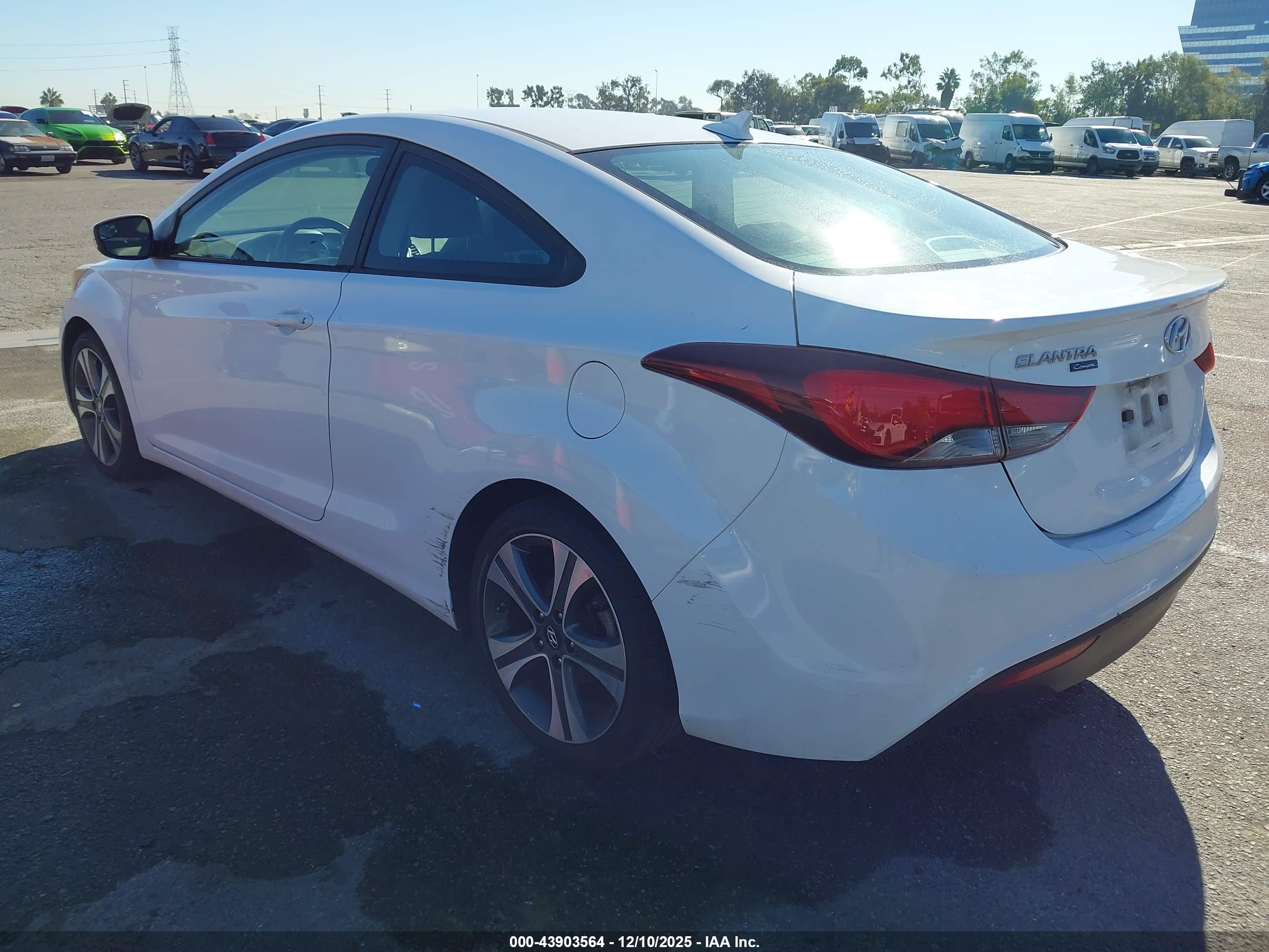 HYUNDAI ELANTRA image 3