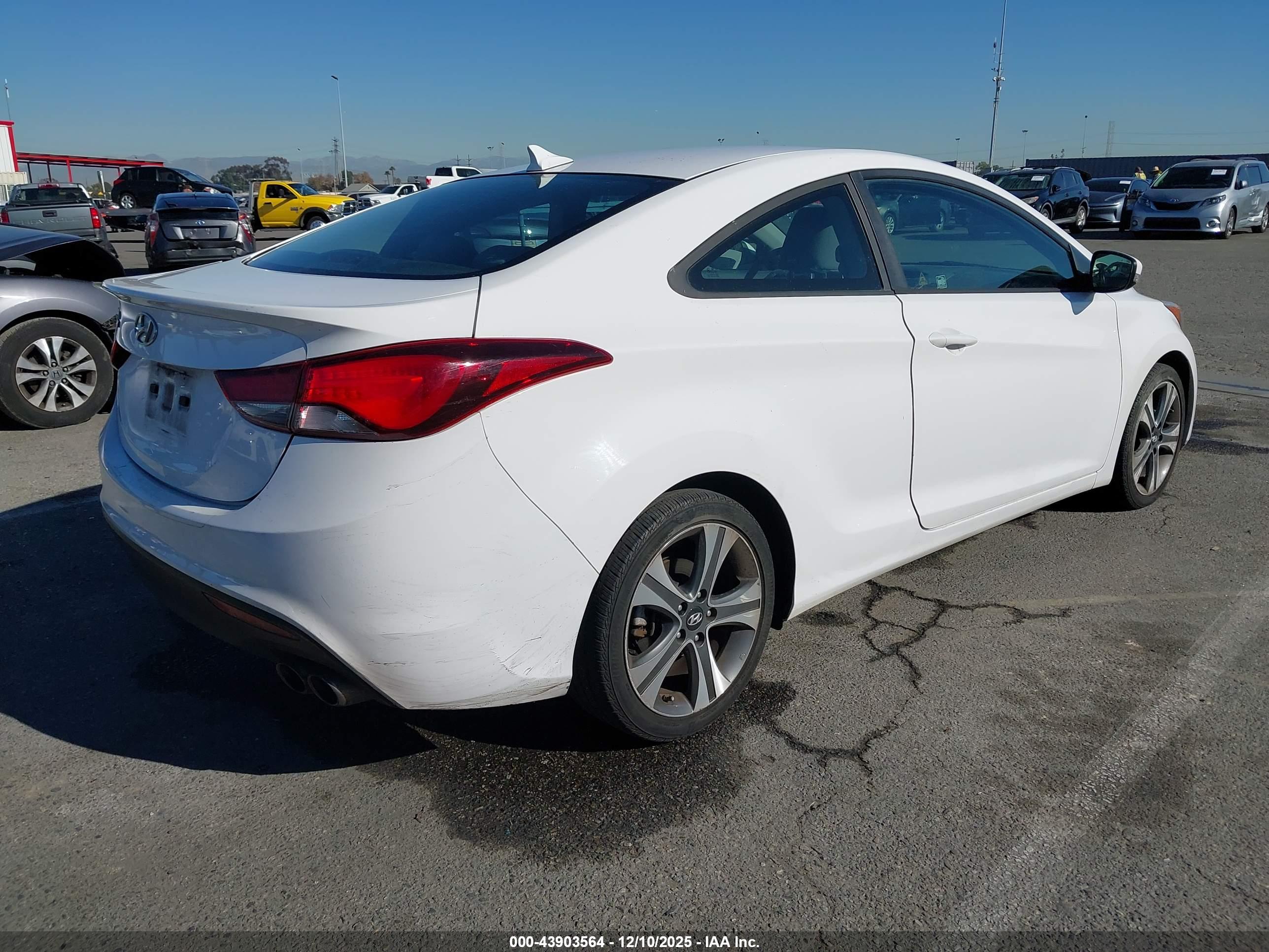 HYUNDAI ELANTRA image 4