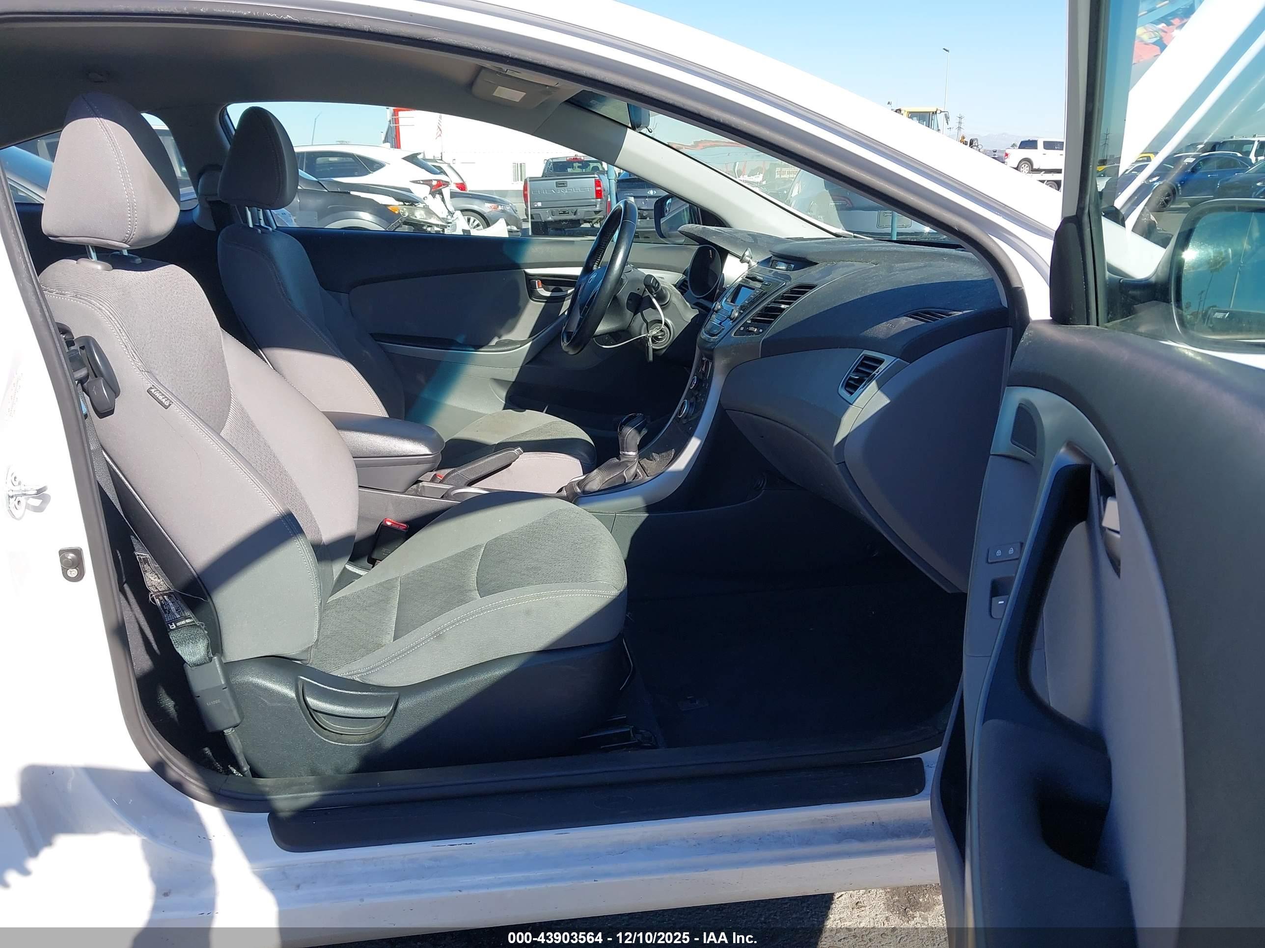 HYUNDAI ELANTRA image 5