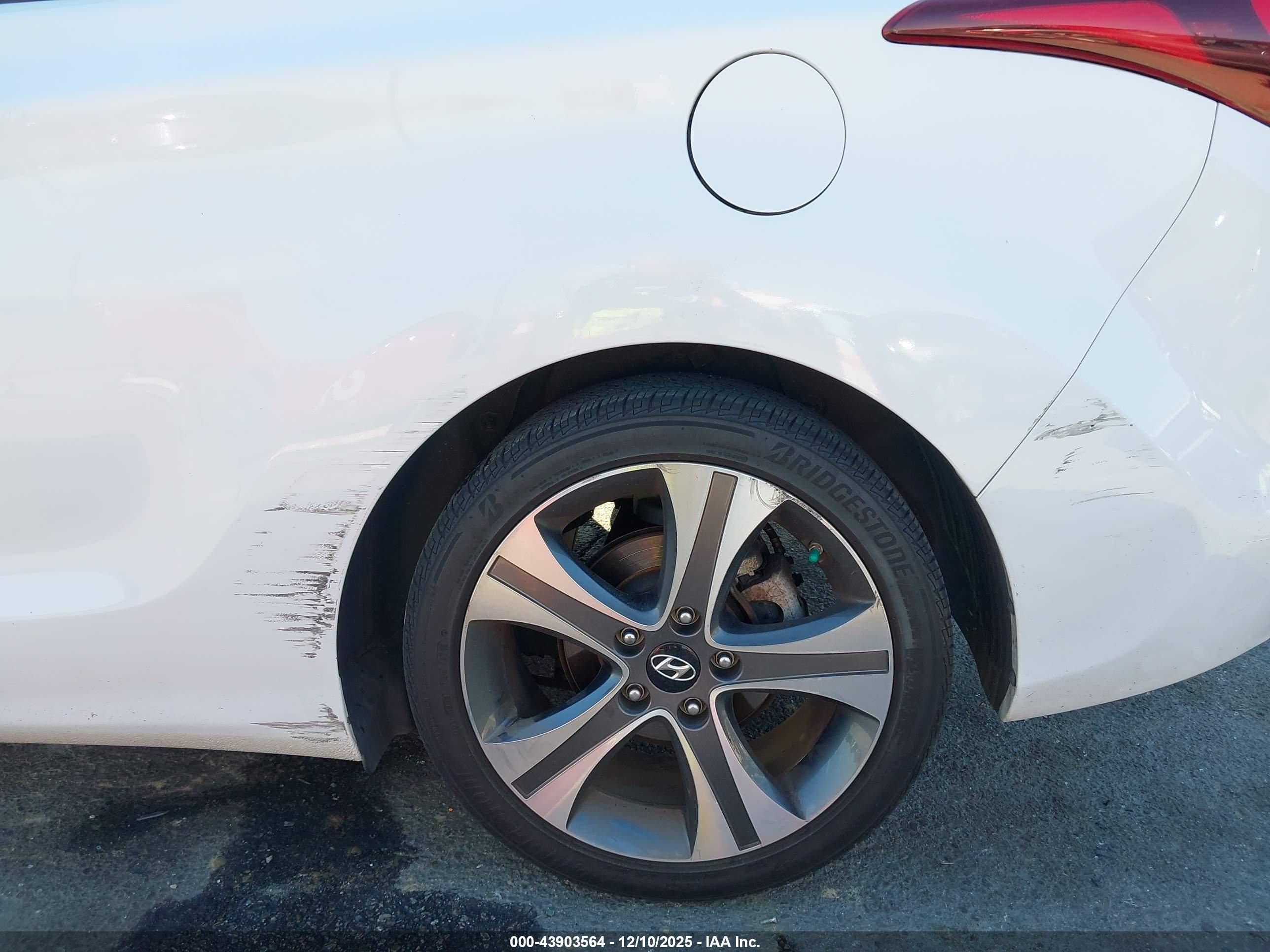 HYUNDAI ELANTRA image 6