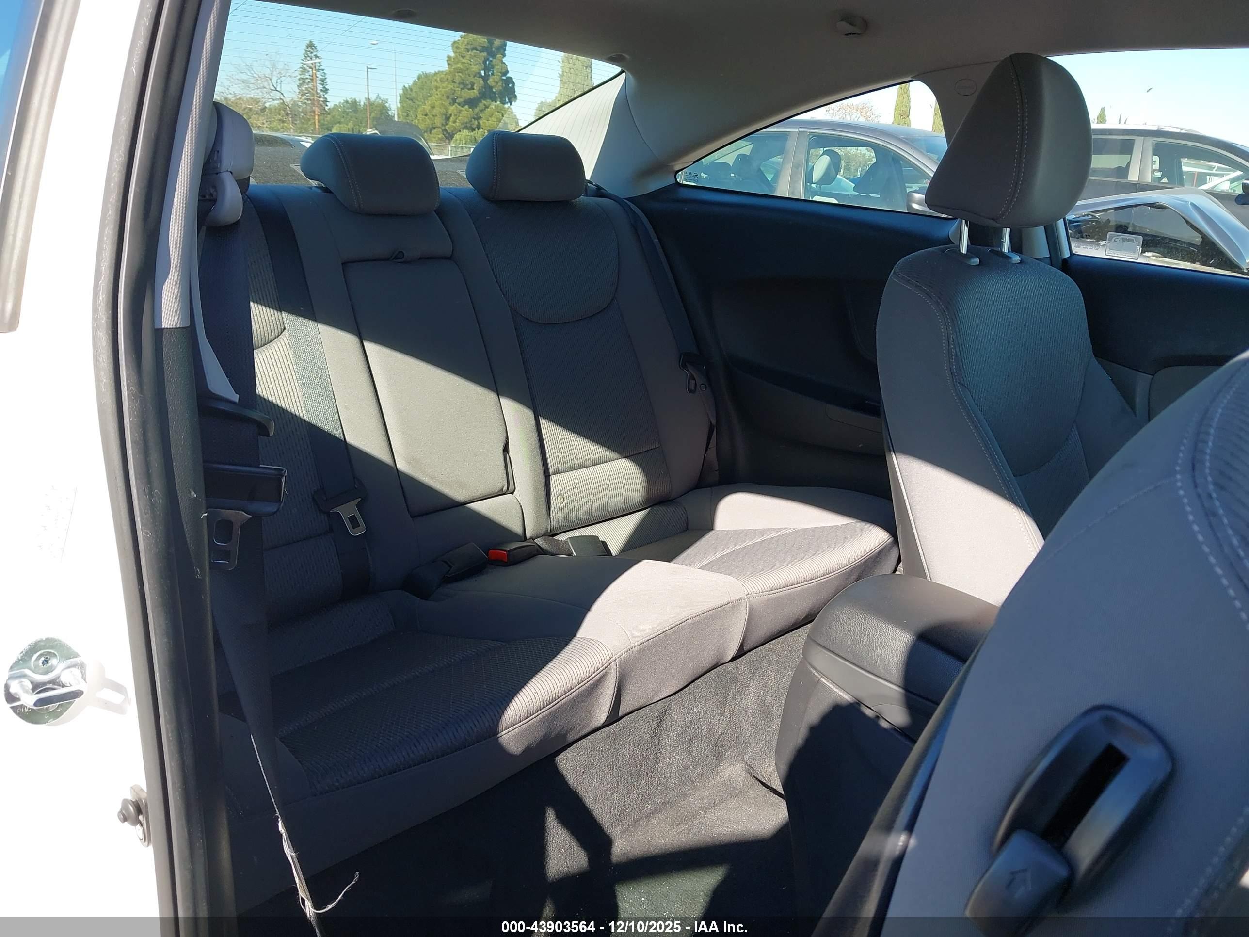 HYUNDAI ELANTRA image 8