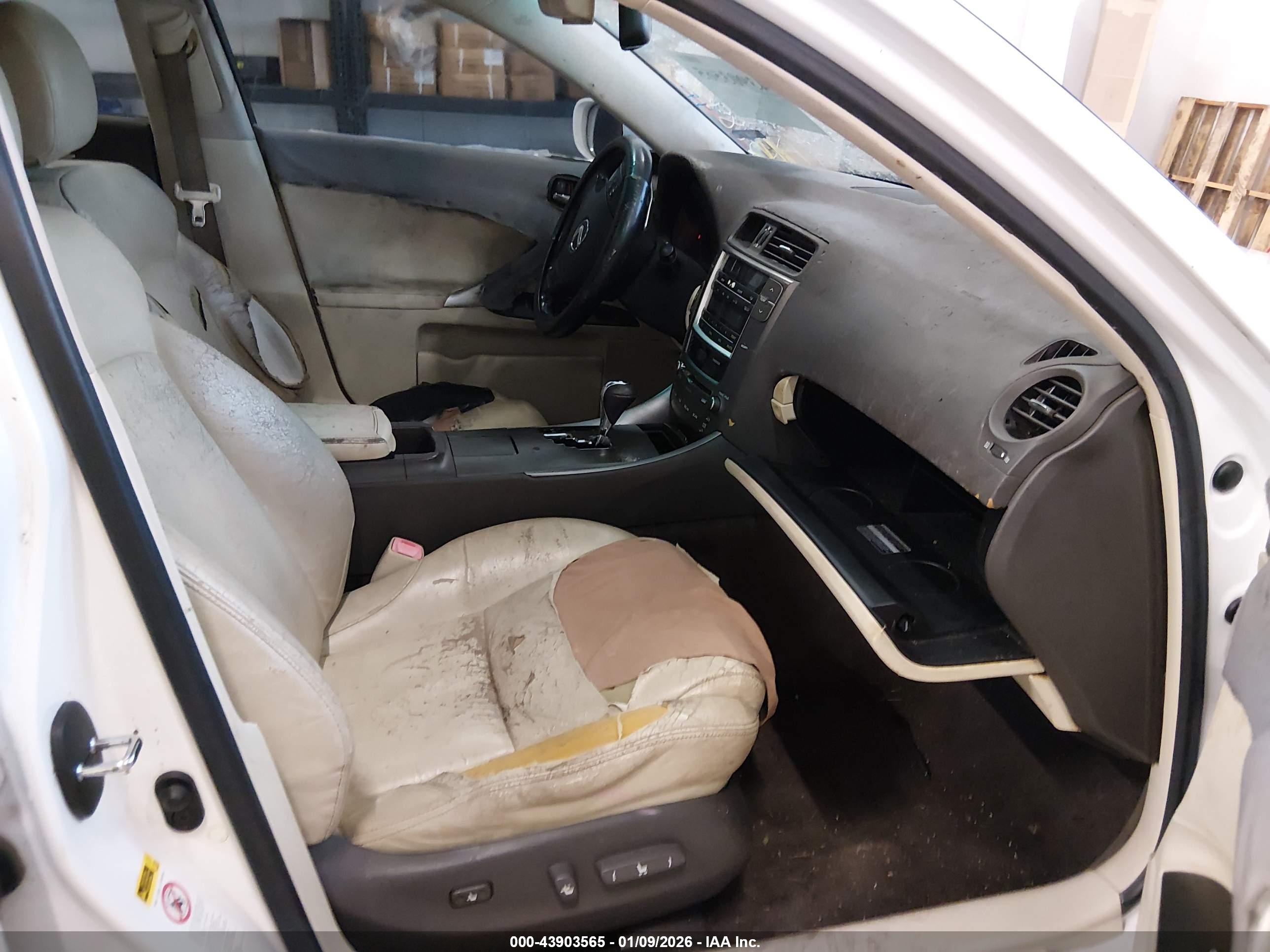 LEXUS IS image 5