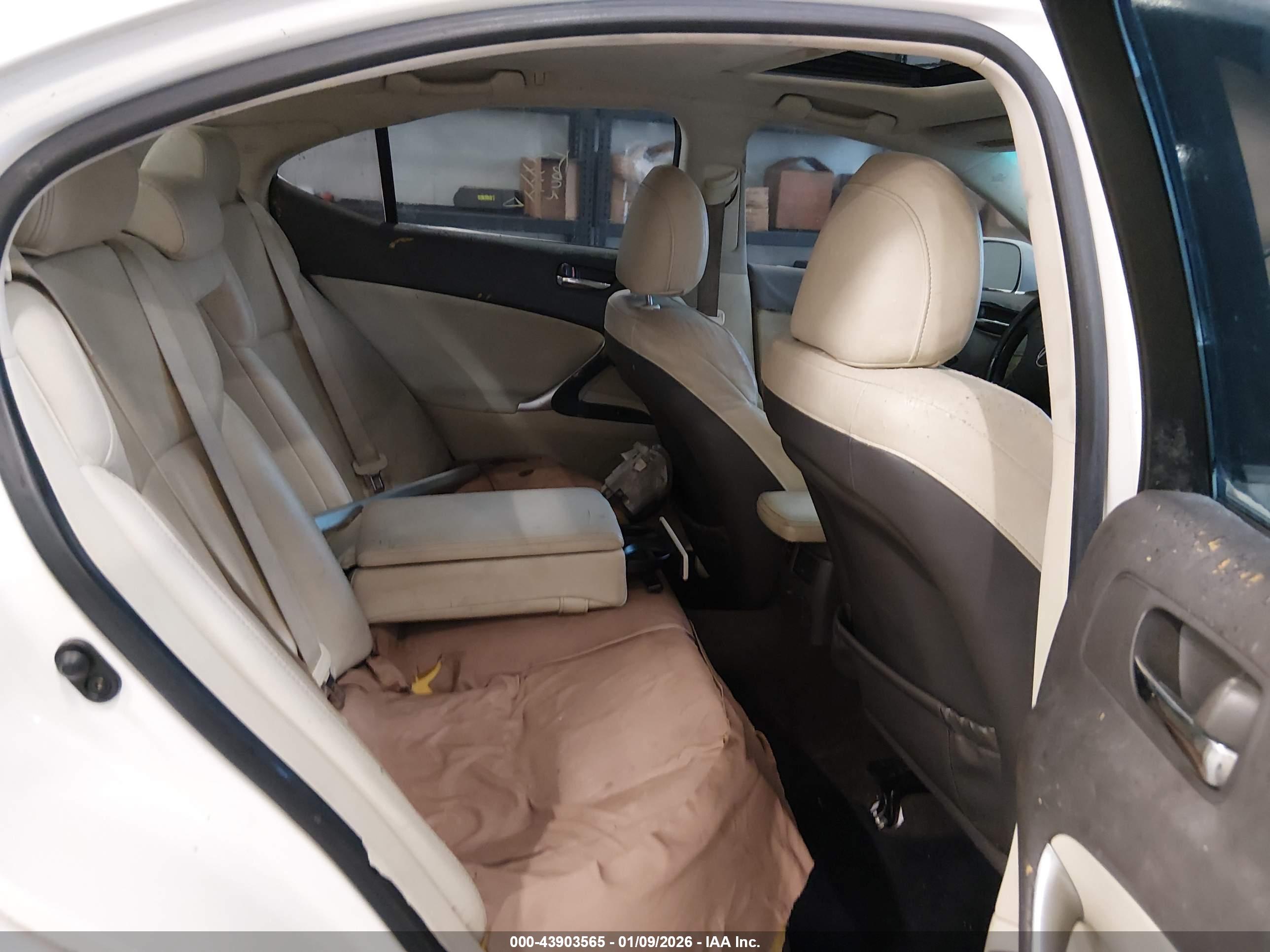 LEXUS IS image 8
