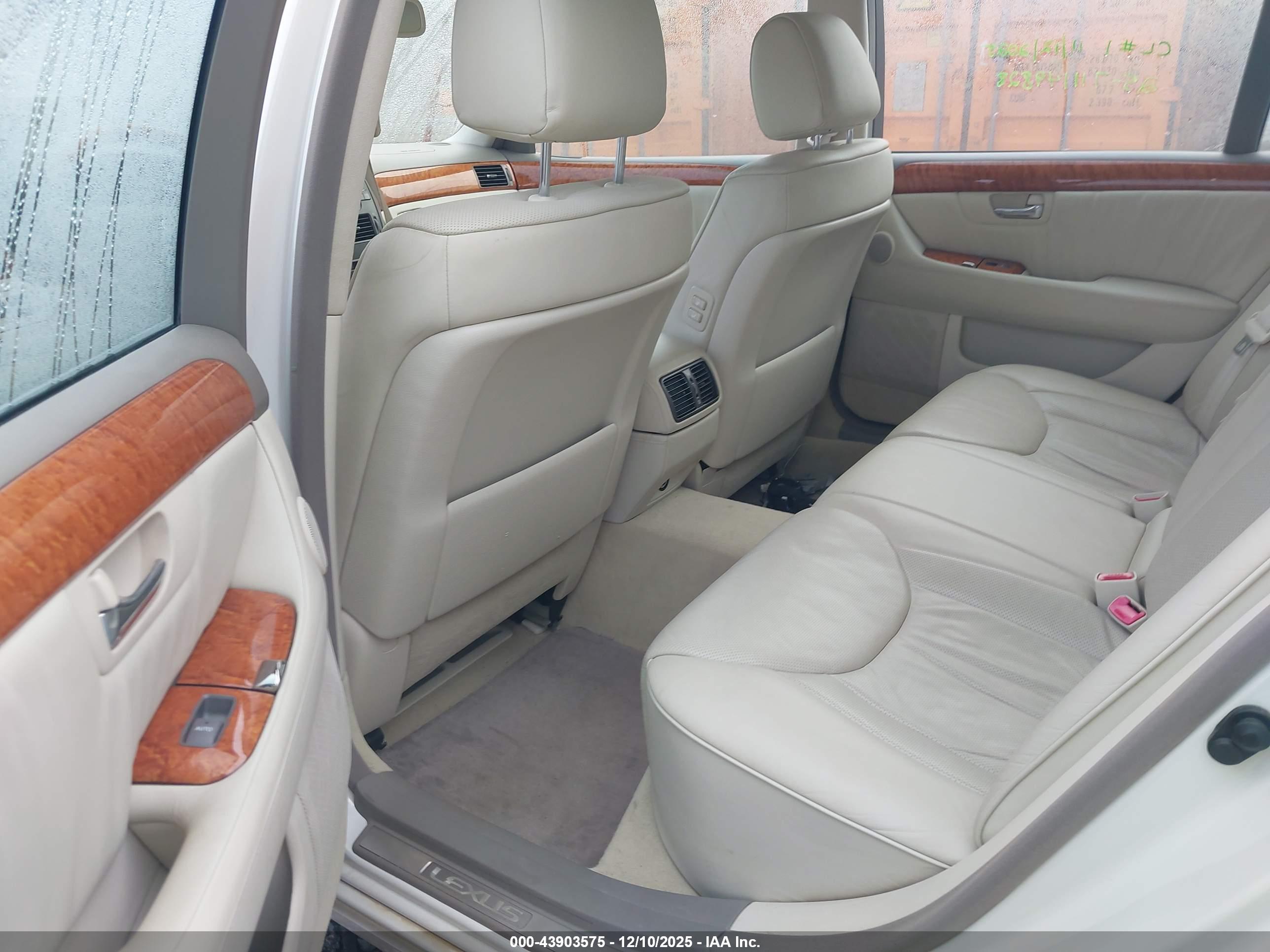 LEXUS LS image 8