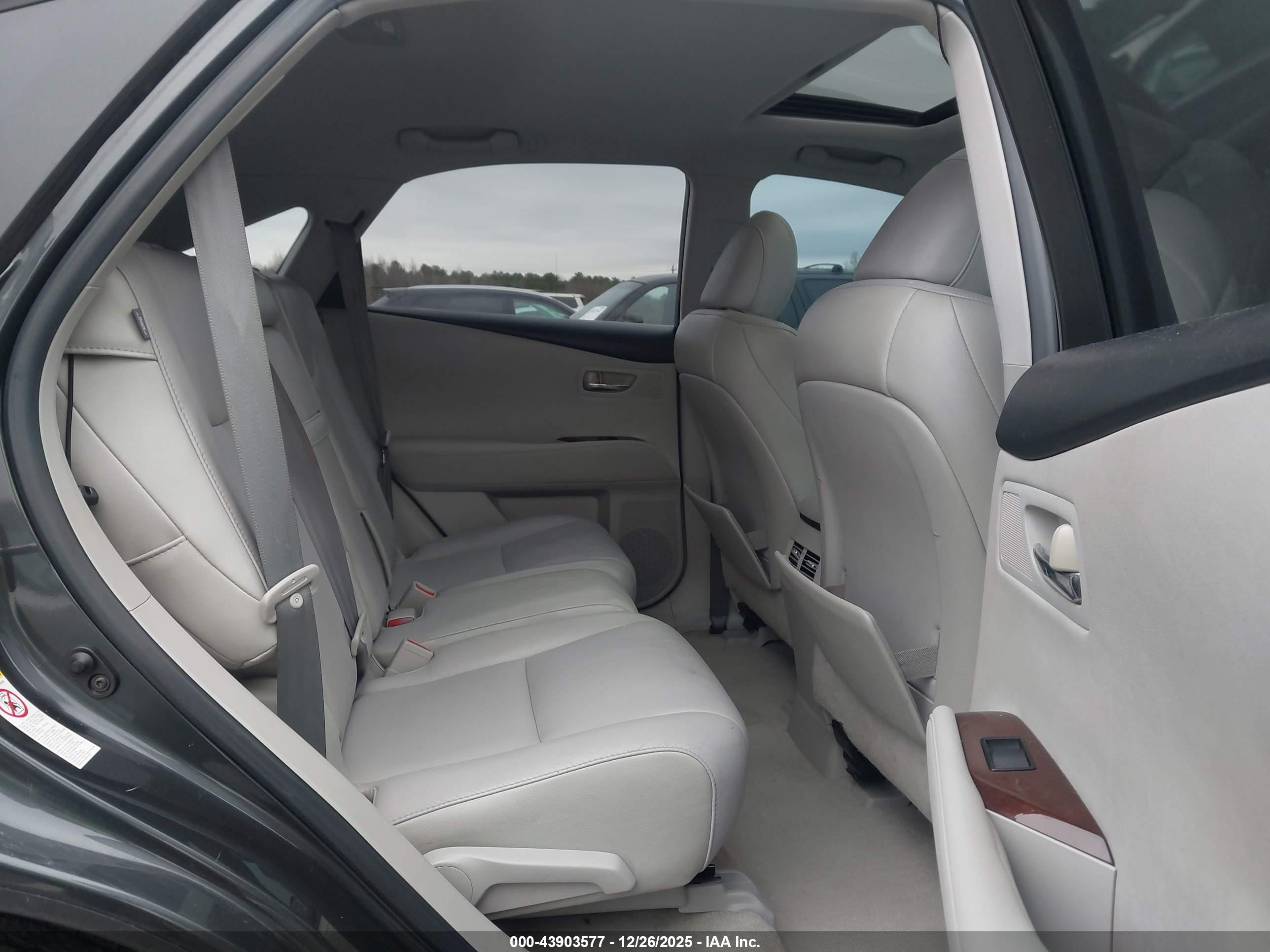LEXUS RX image 8