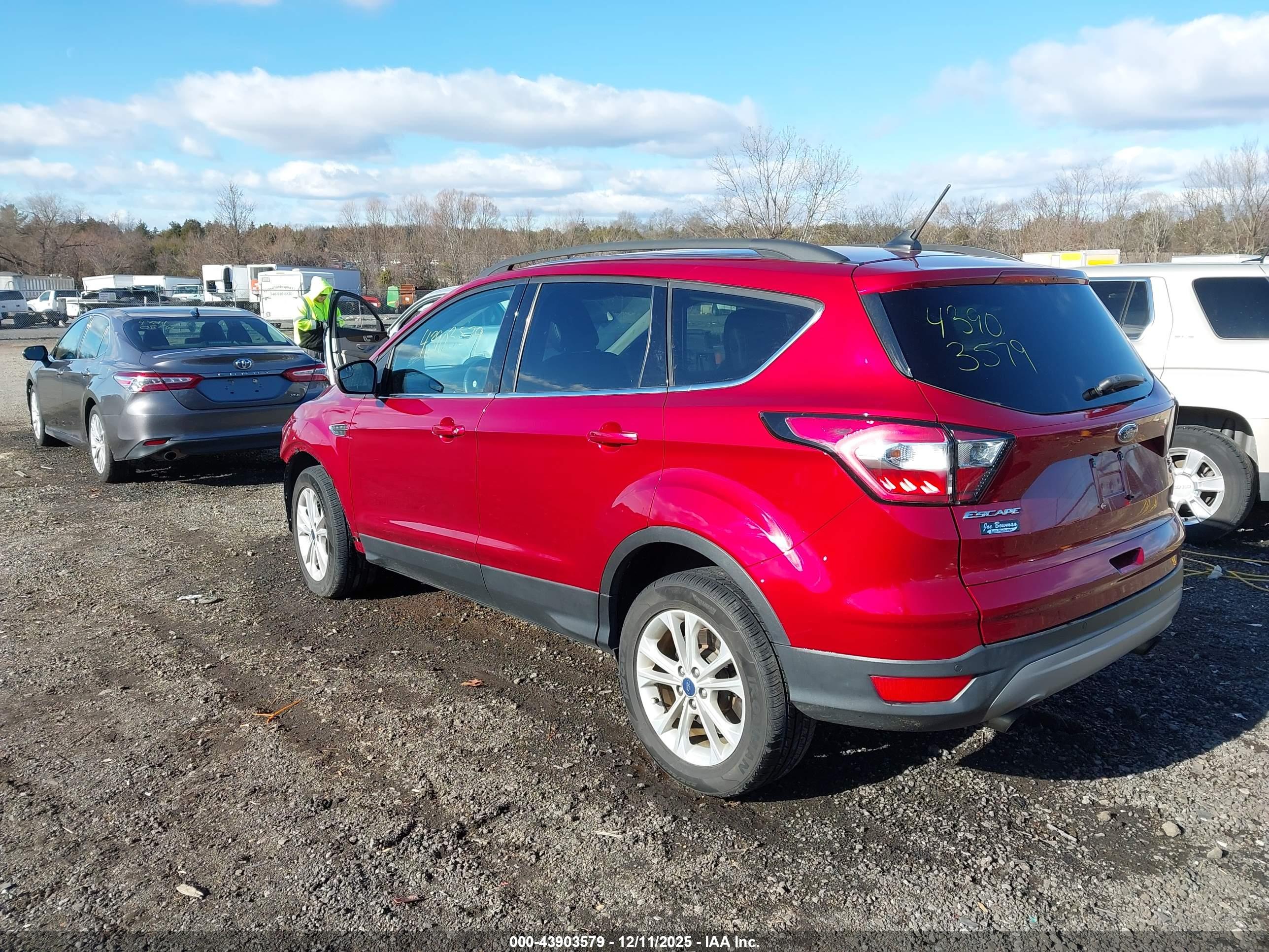 FORD ESCAPE image 3