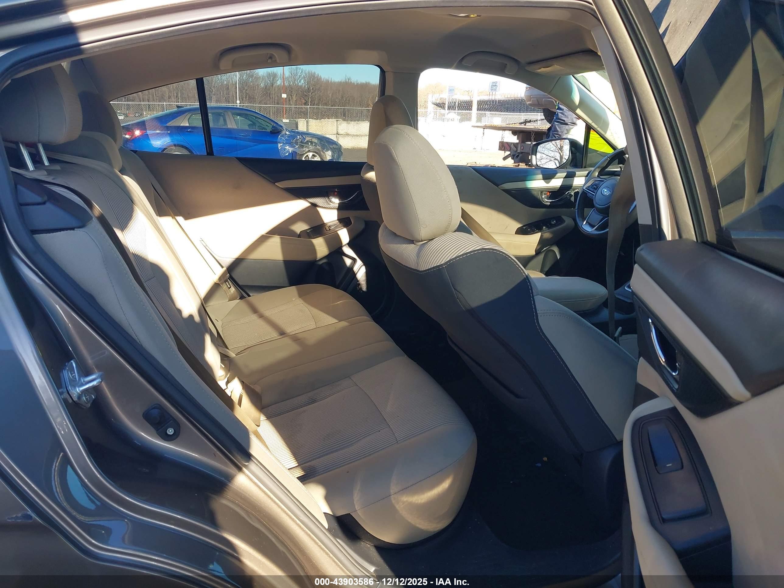 SUBARU LEGACY image 8