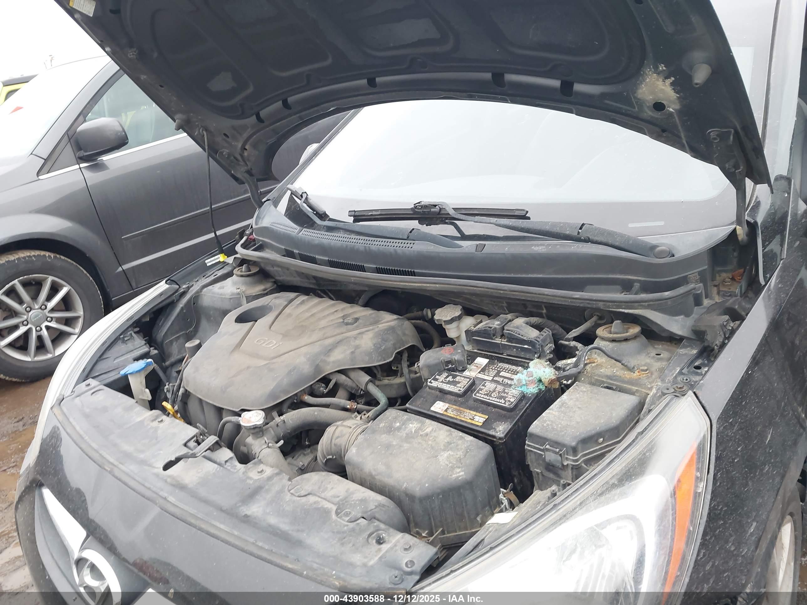 HYUNDAI ACCENT image 10