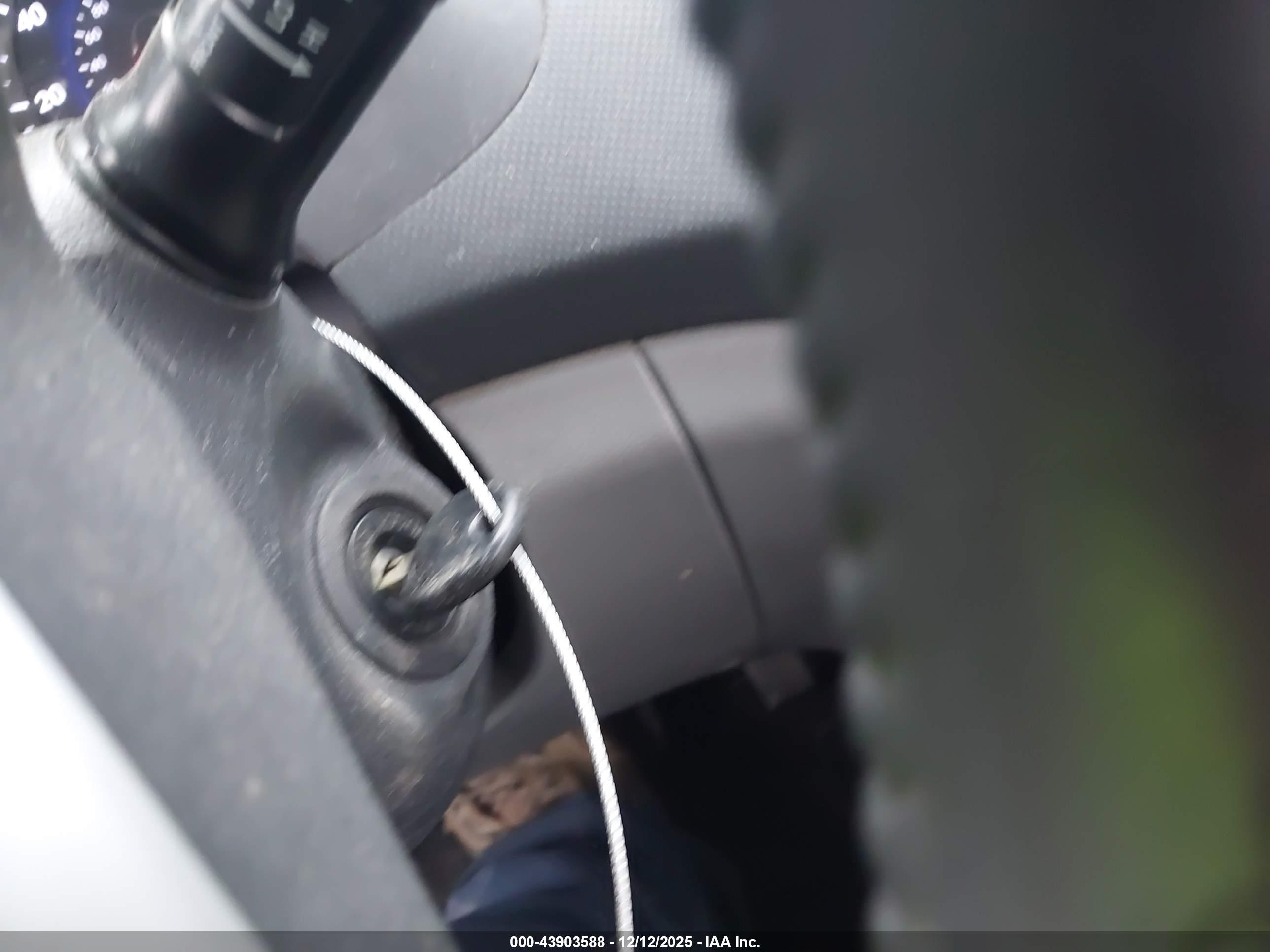 HYUNDAI ACCENT image 11