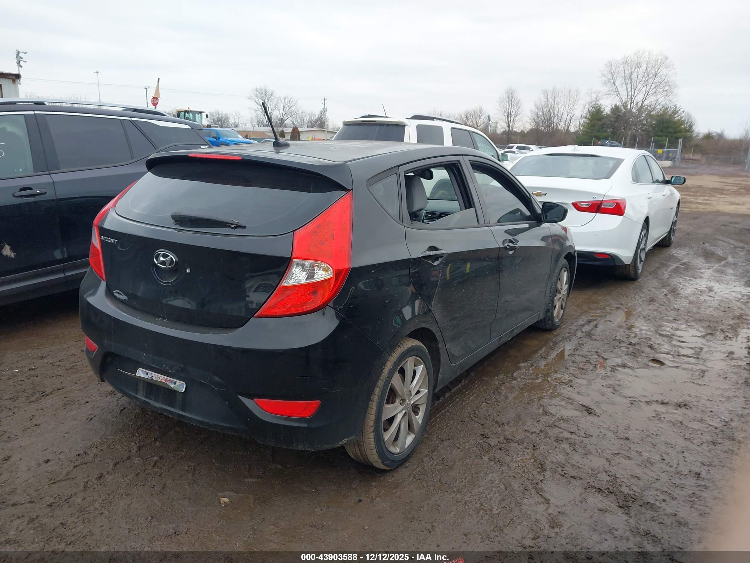 HYUNDAI ACCENT image 4