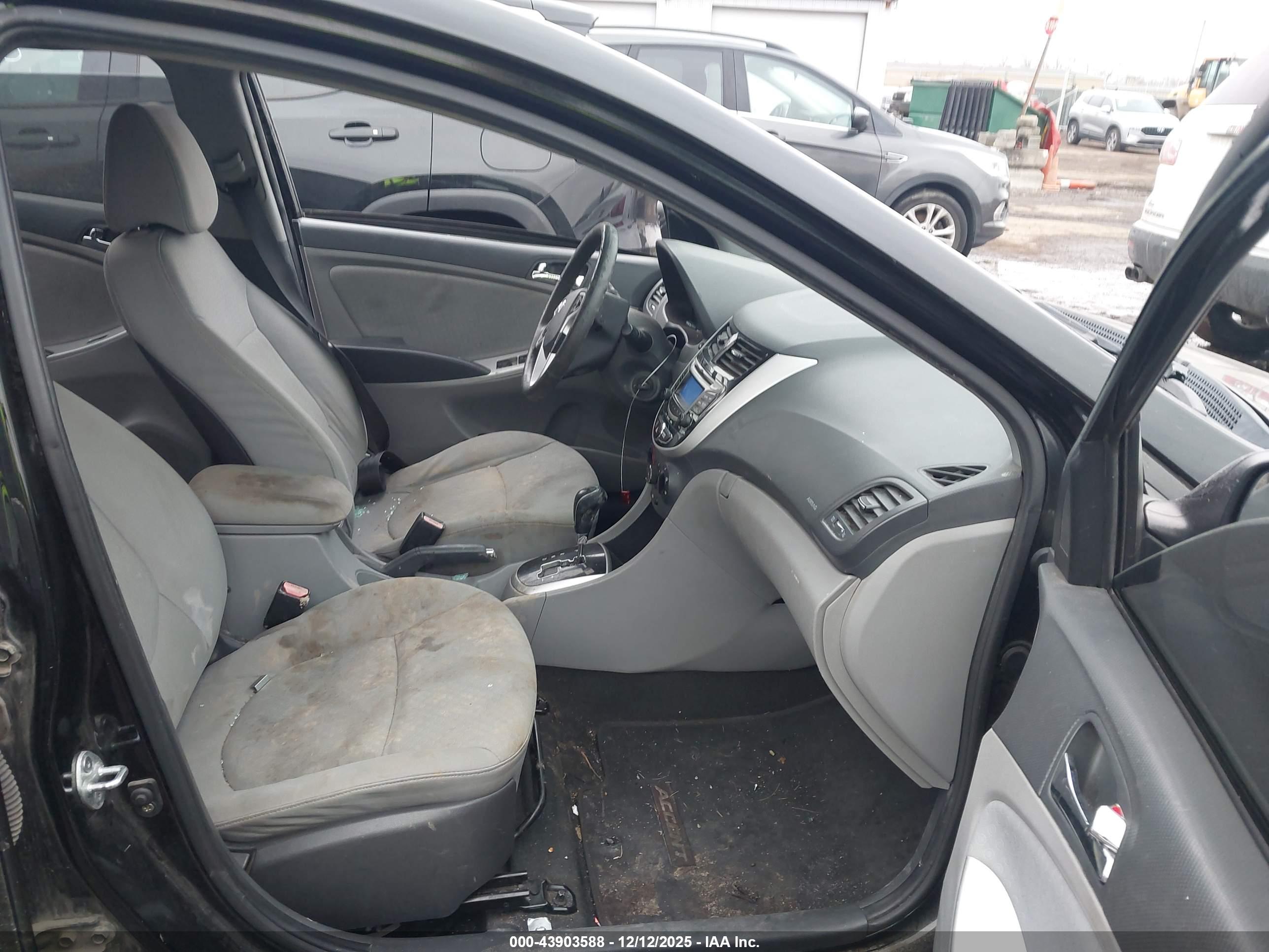 HYUNDAI ACCENT image 5