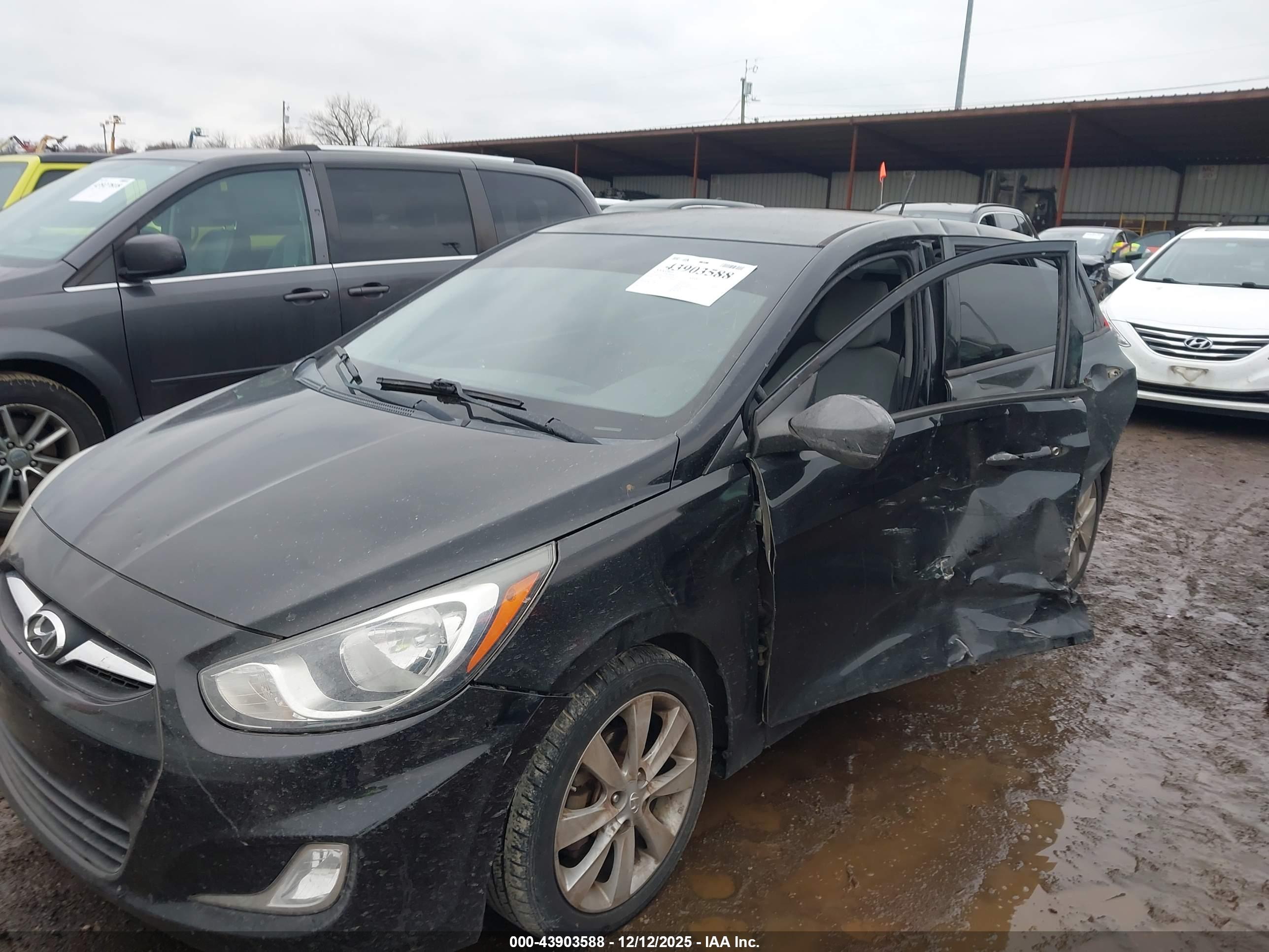 HYUNDAI ACCENT image 6