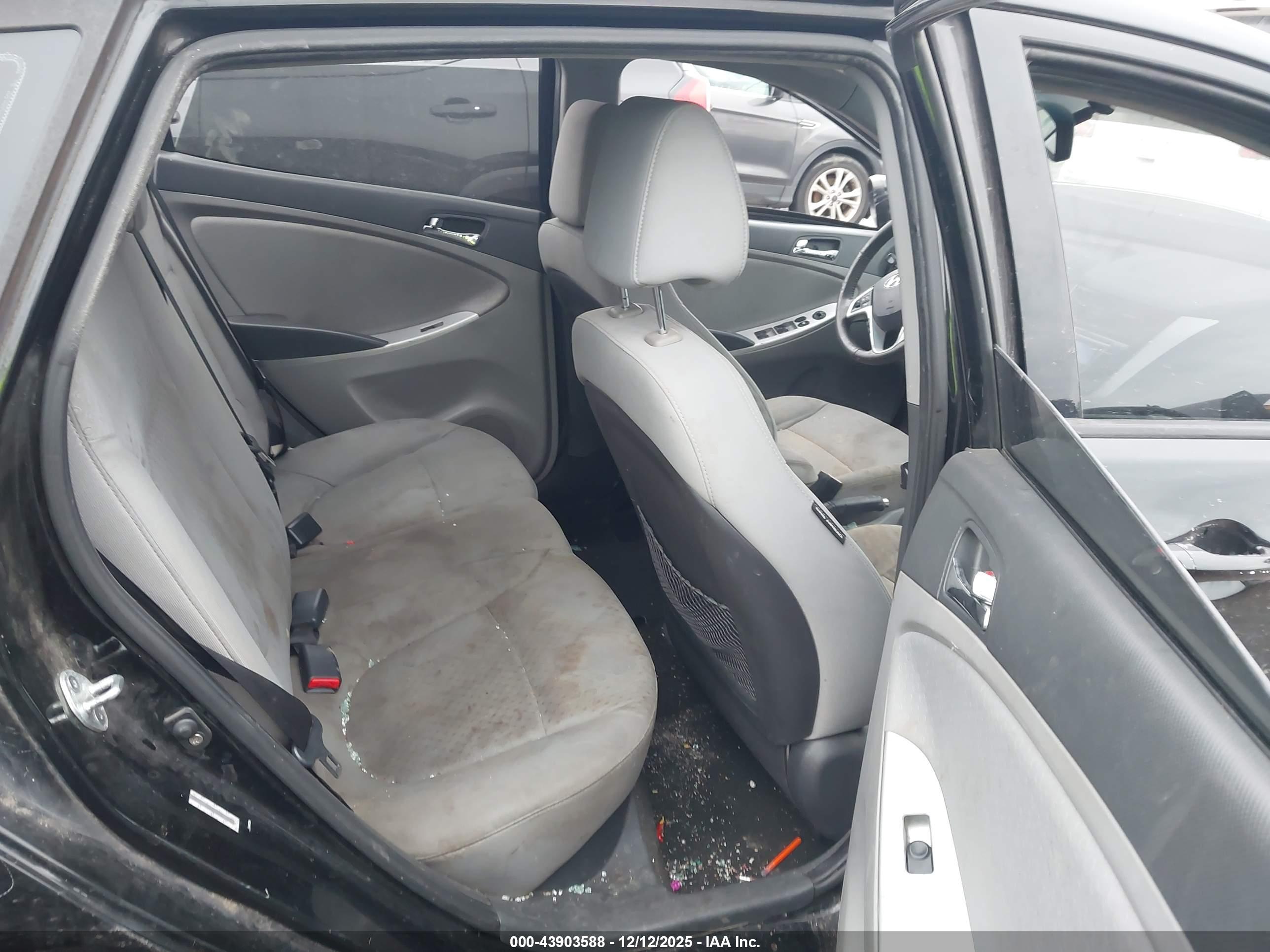 HYUNDAI ACCENT image 8
