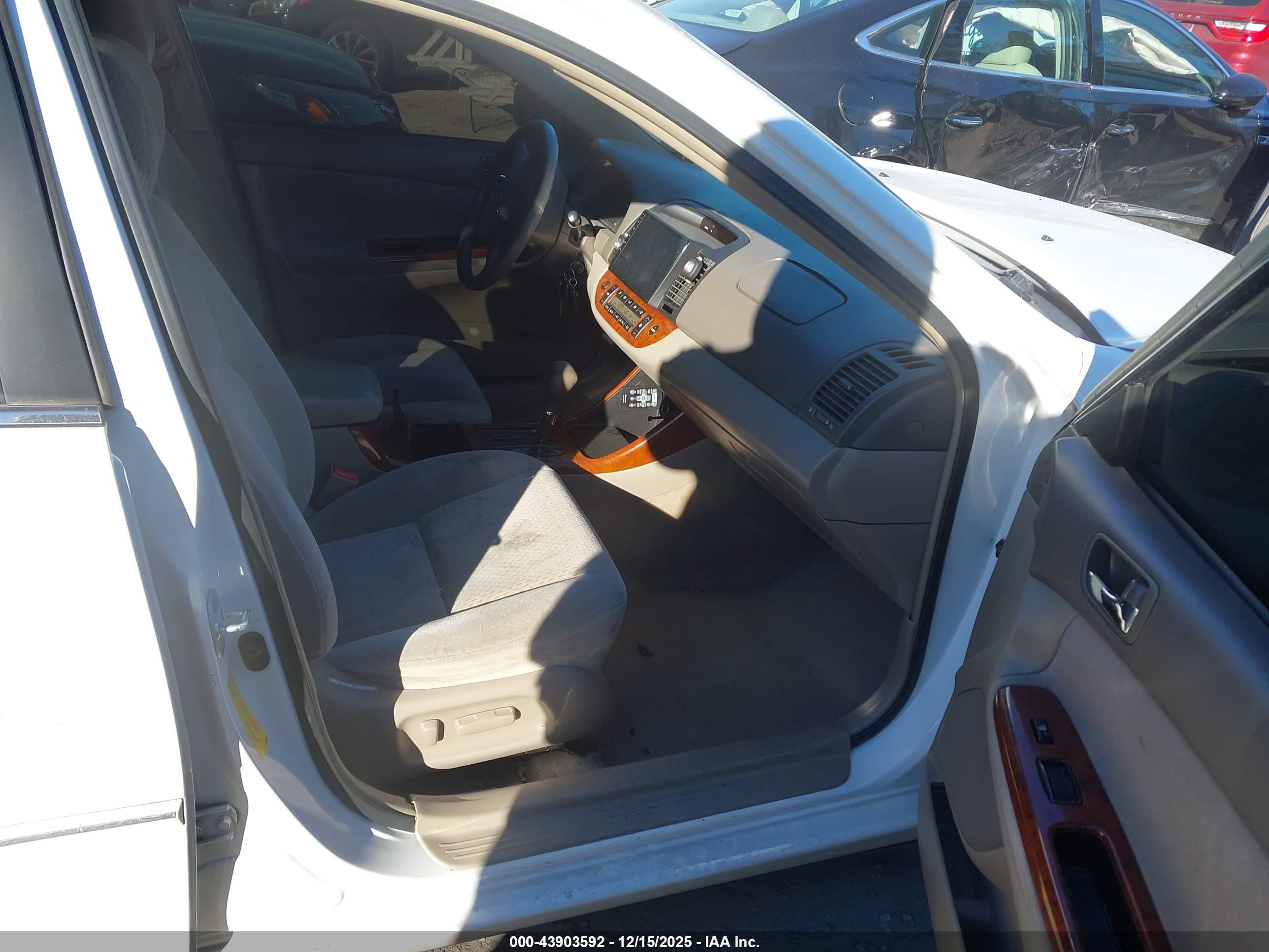 TOYOTA CAMRY image 5