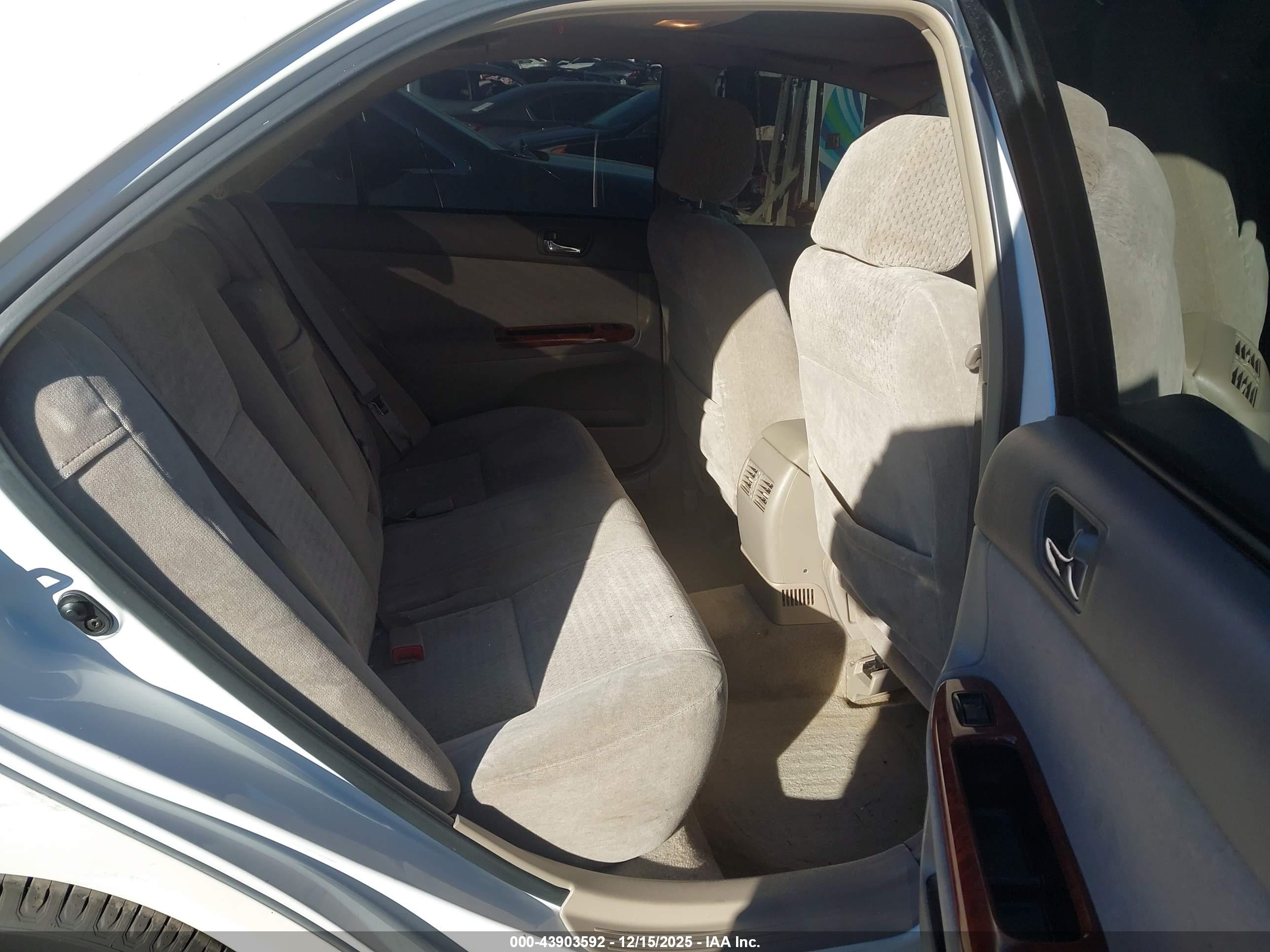TOYOTA CAMRY image 8