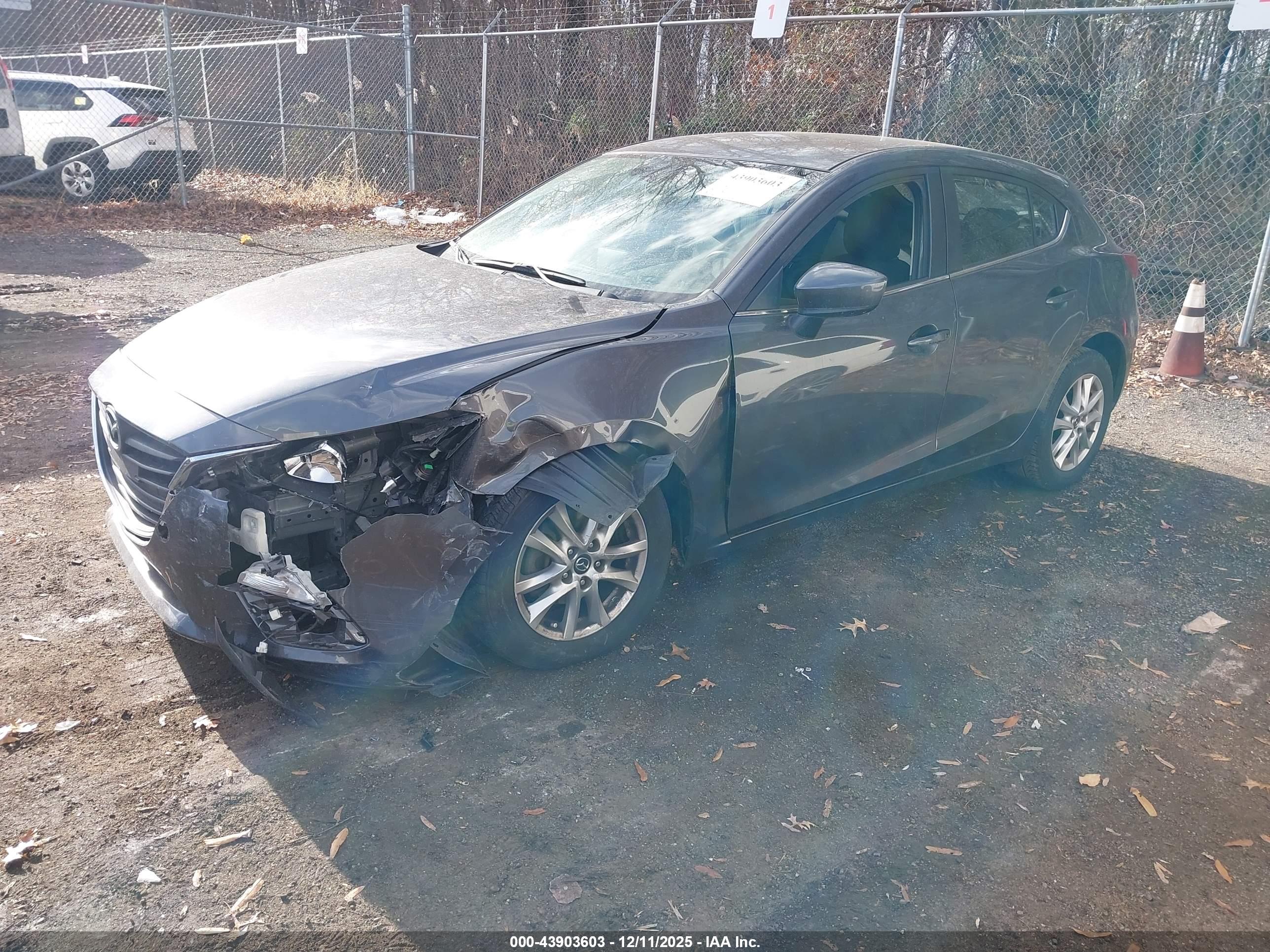 MAZDA MAZDA3 image 2