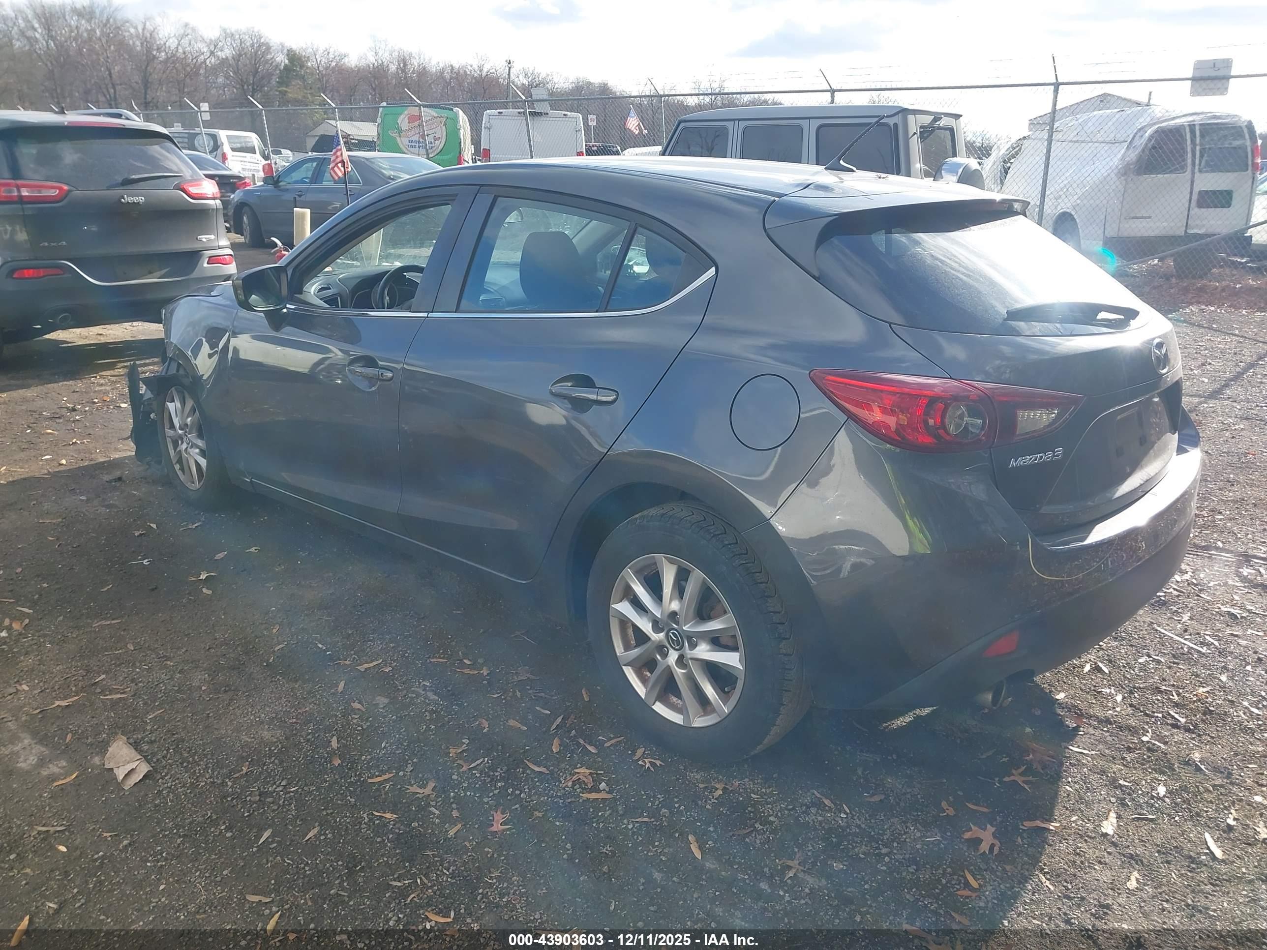 MAZDA MAZDA3 image 3