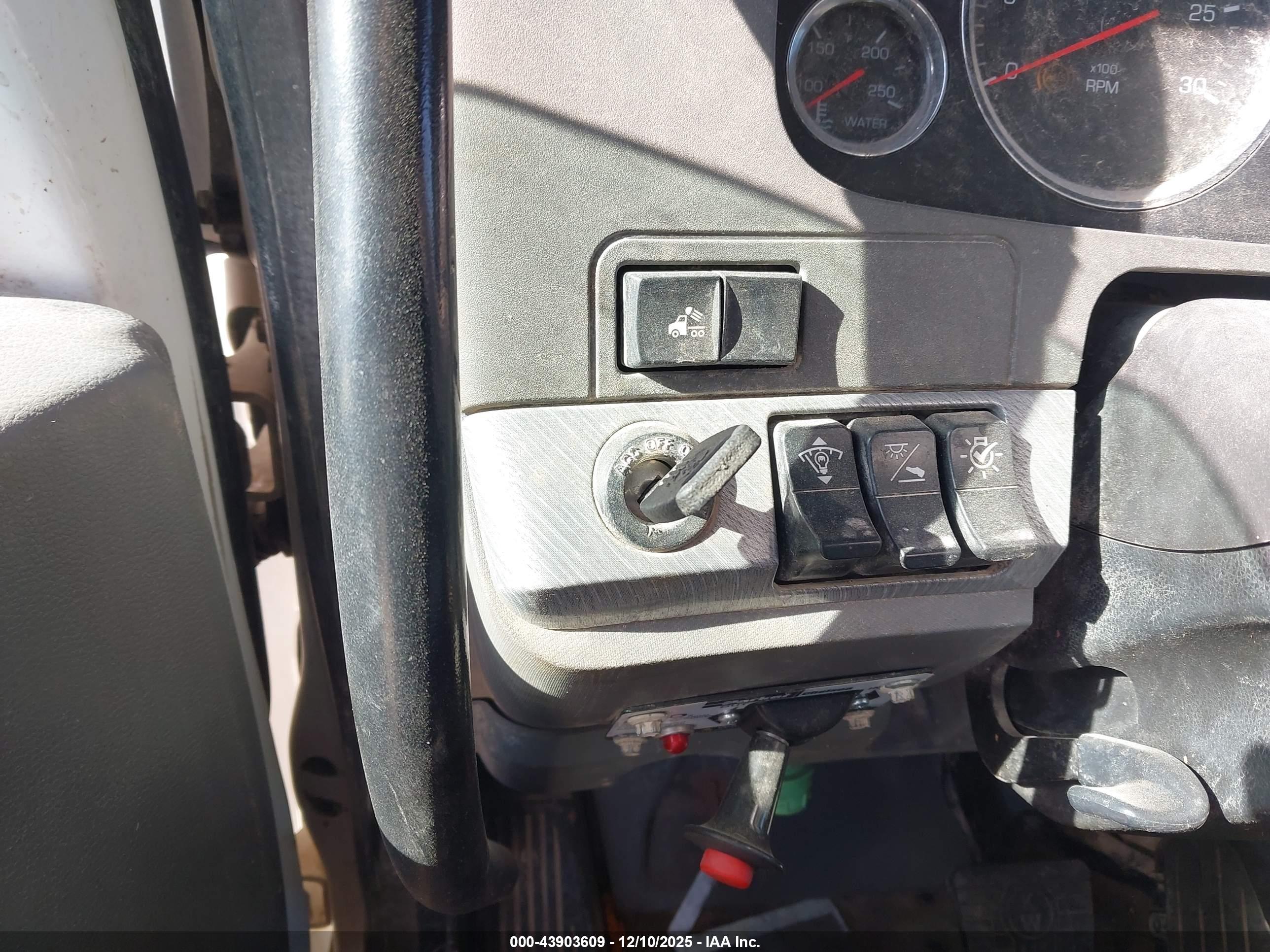 KENWORTH T680 image 11