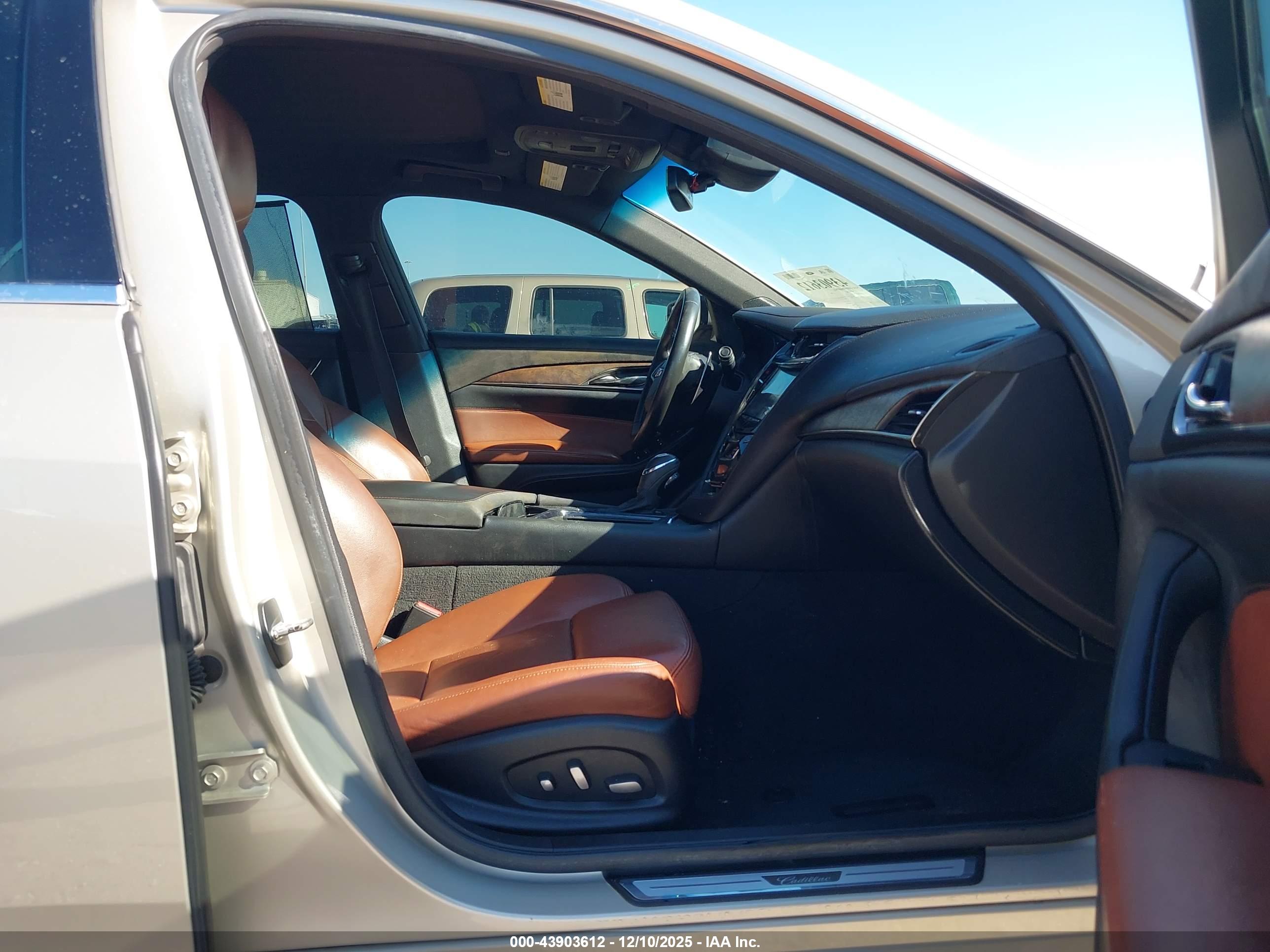 CADILLAC CTS image 5