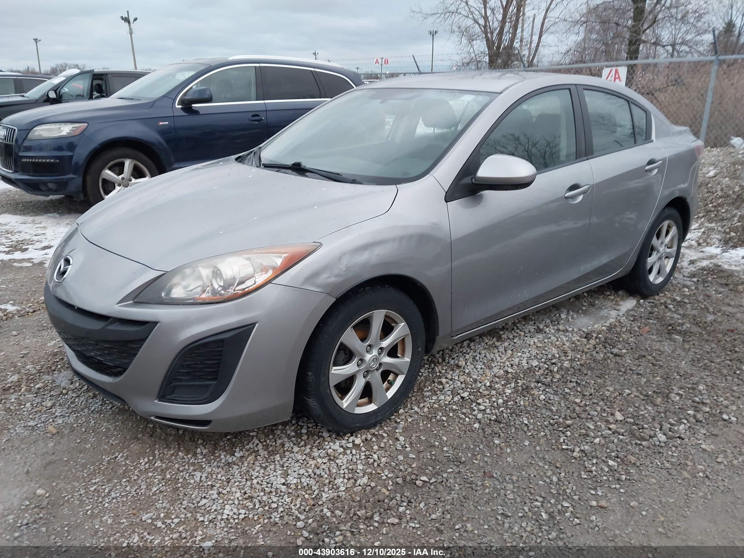 MAZDA MAZDA3 image 2