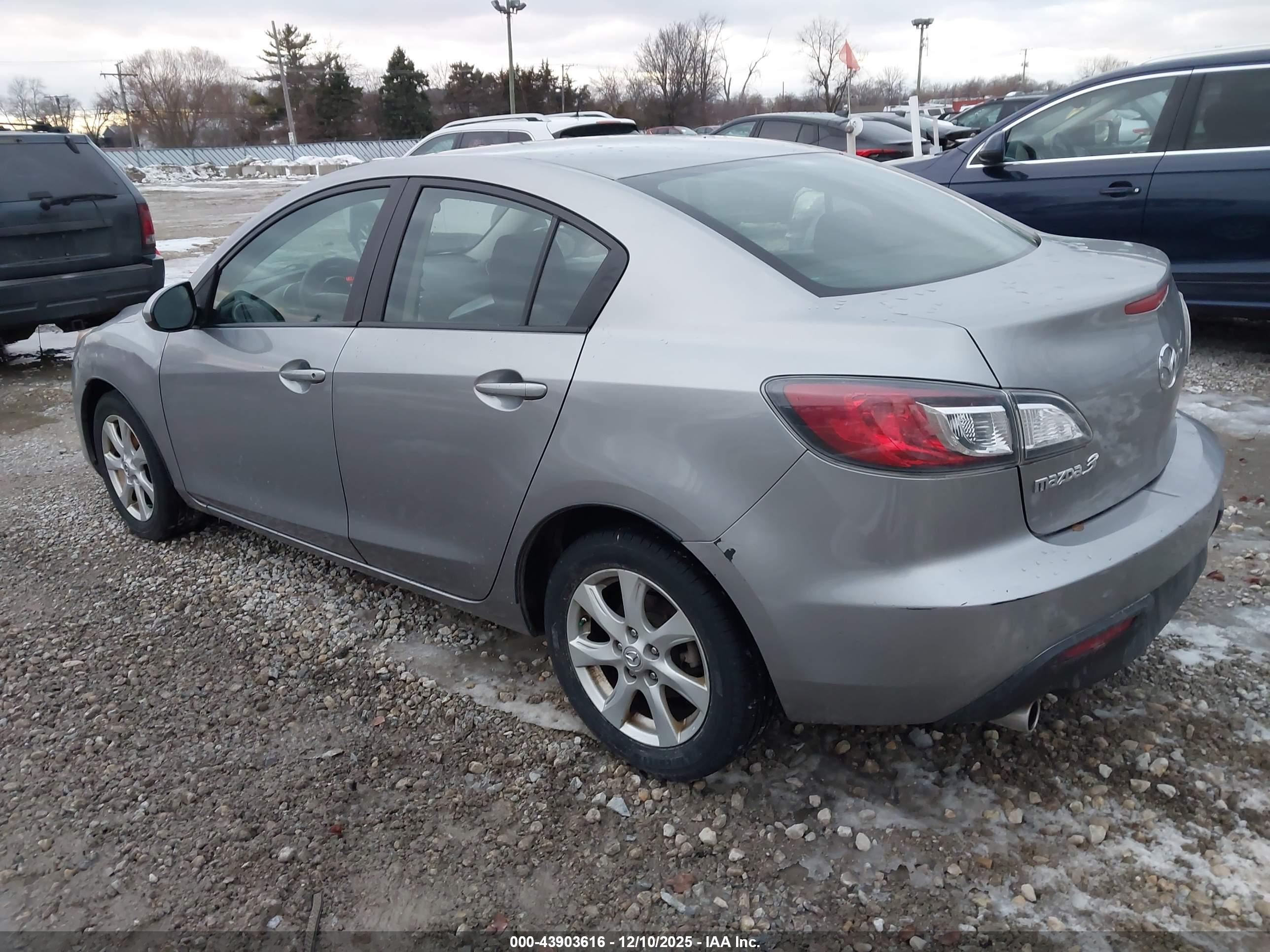 MAZDA MAZDA3 image 3
