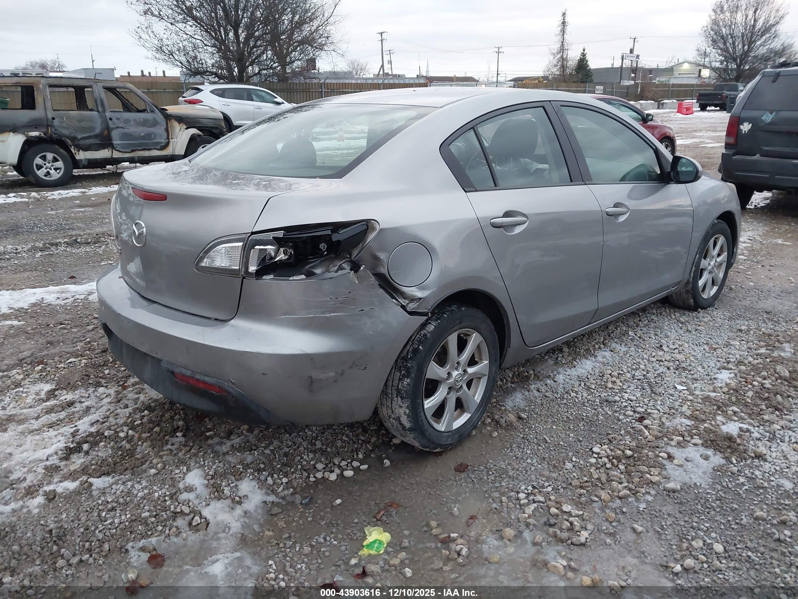 MAZDA MAZDA3 image 4