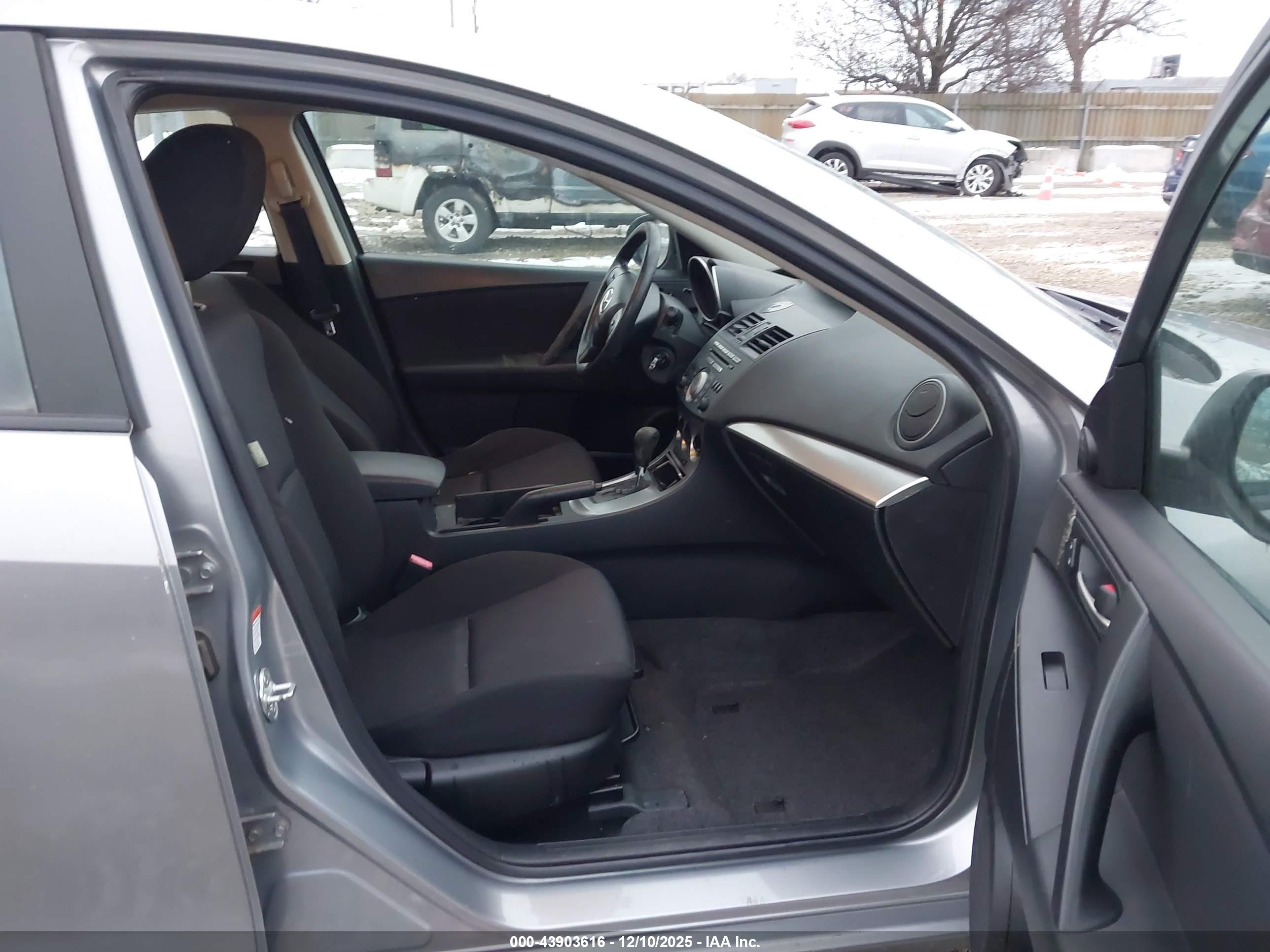 MAZDA MAZDA3 image 5