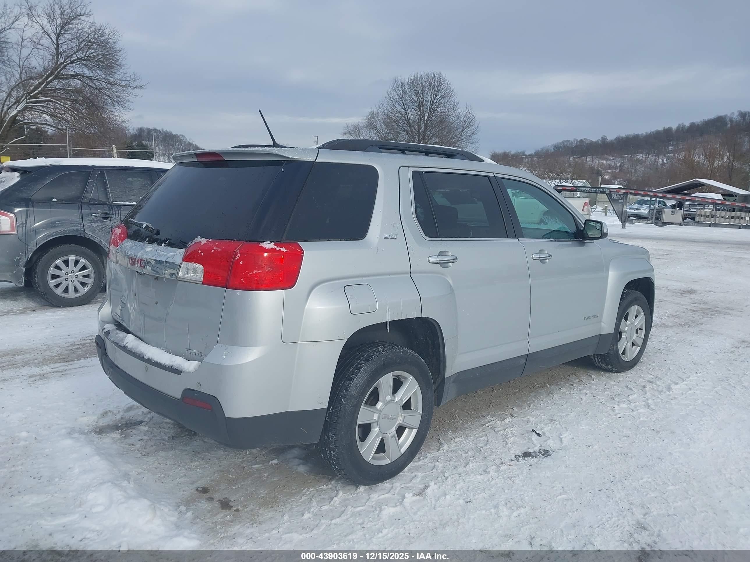 GMC TERRAIN image 4