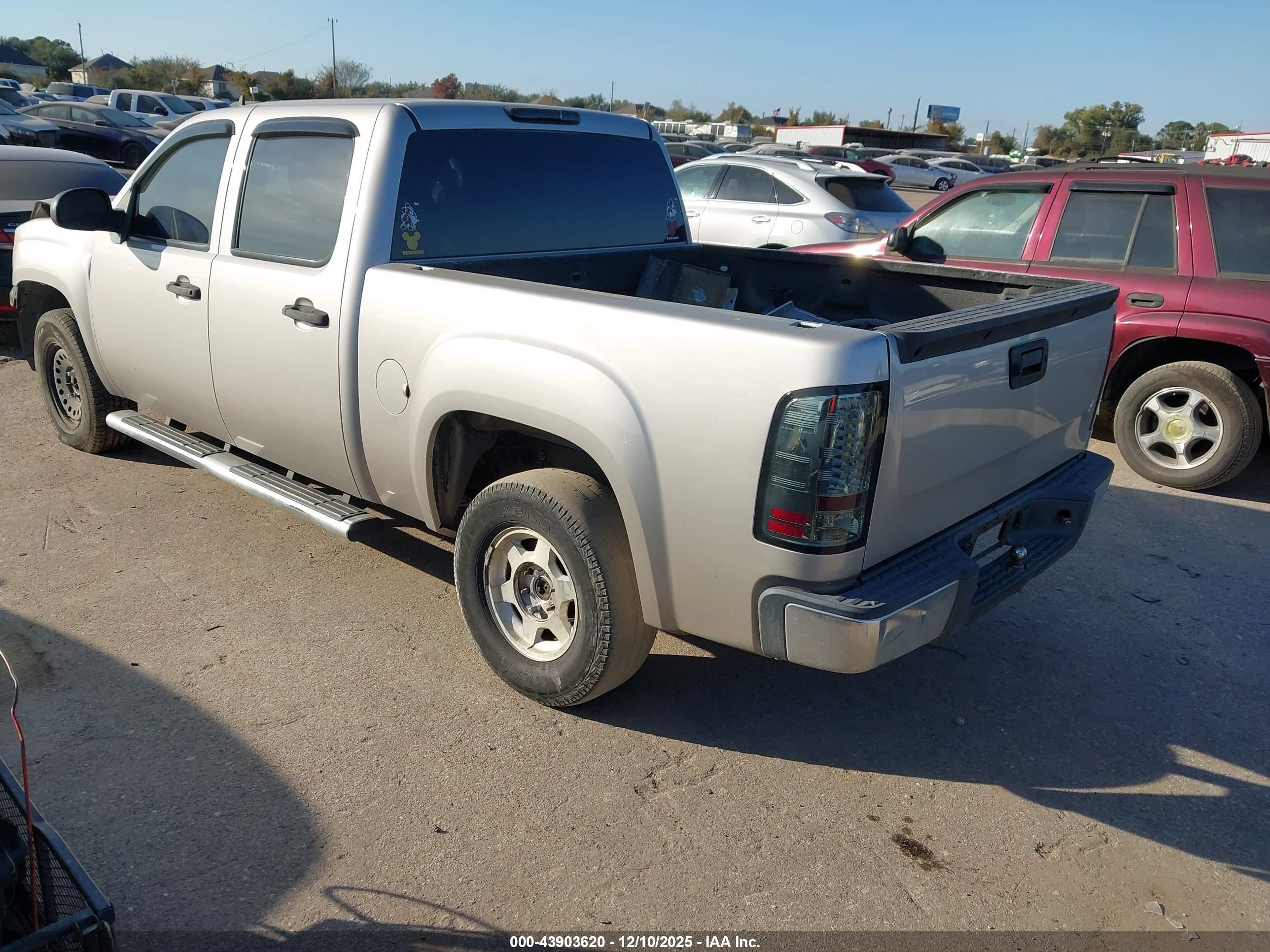 GMC SIERRA image 3
