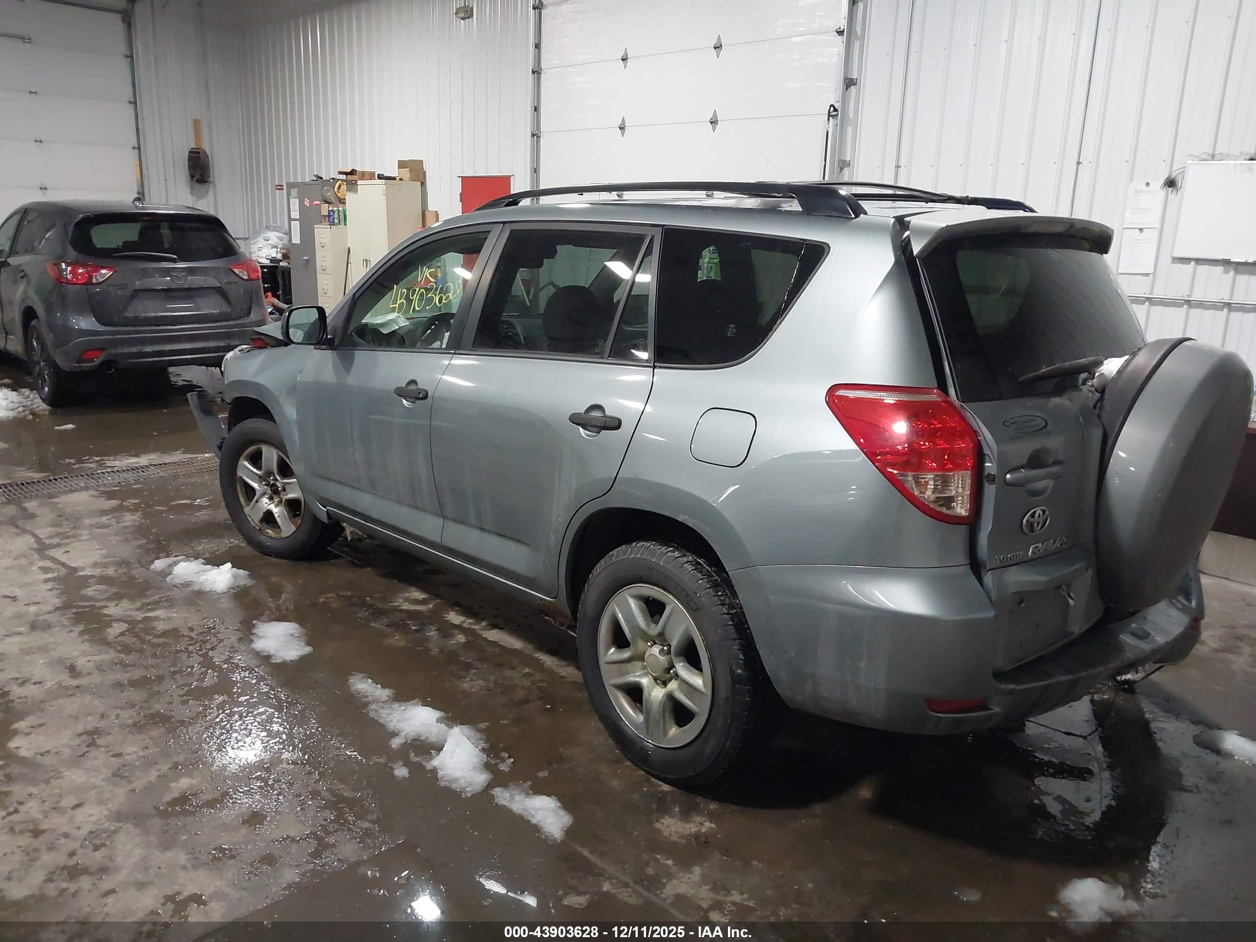 TOYOTA RAV4 image 3
