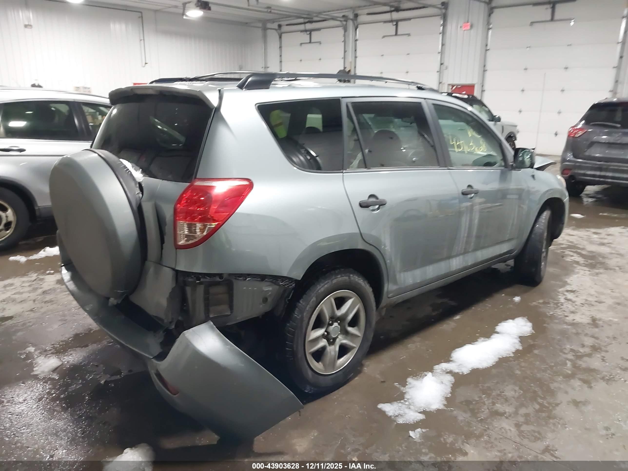 TOYOTA RAV4 image 4