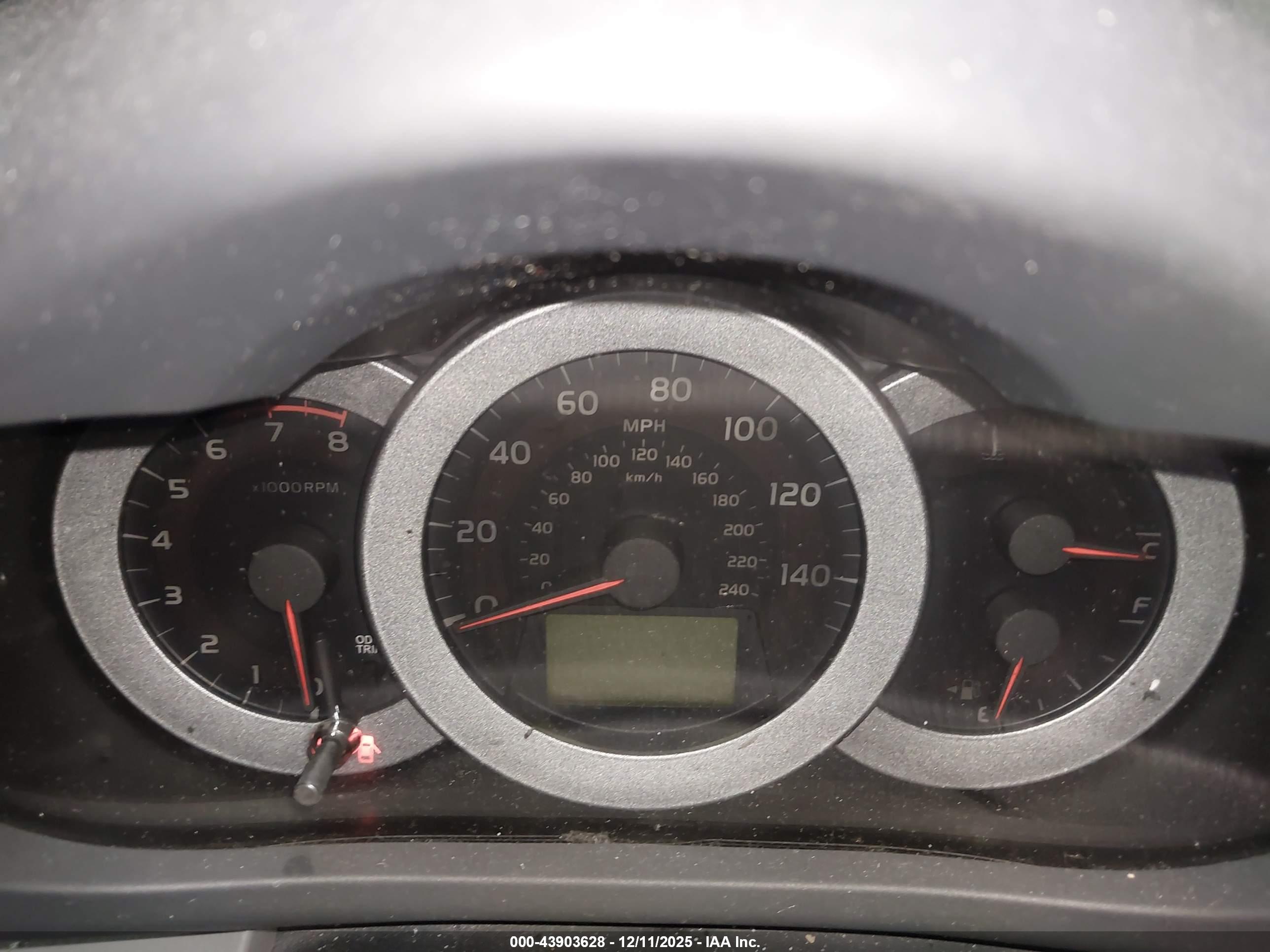TOYOTA RAV4 image 7