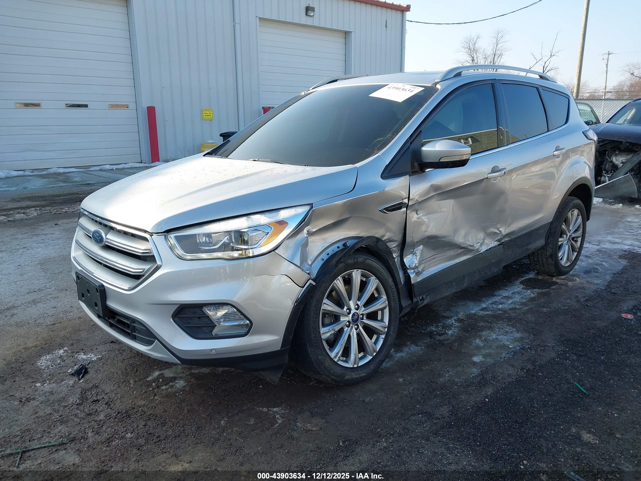 FORD ESCAPE image 2