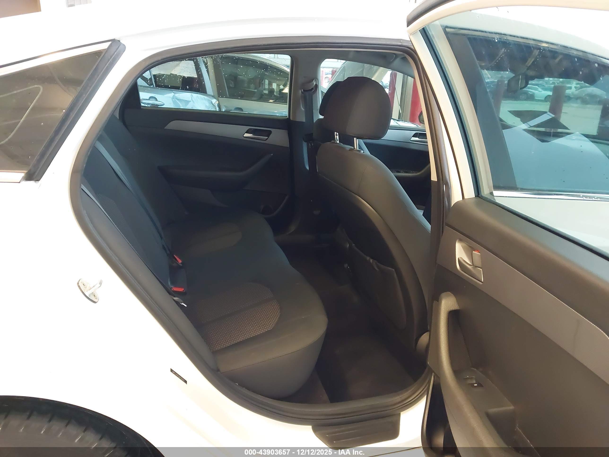 HYUNDAI SONATA image 8