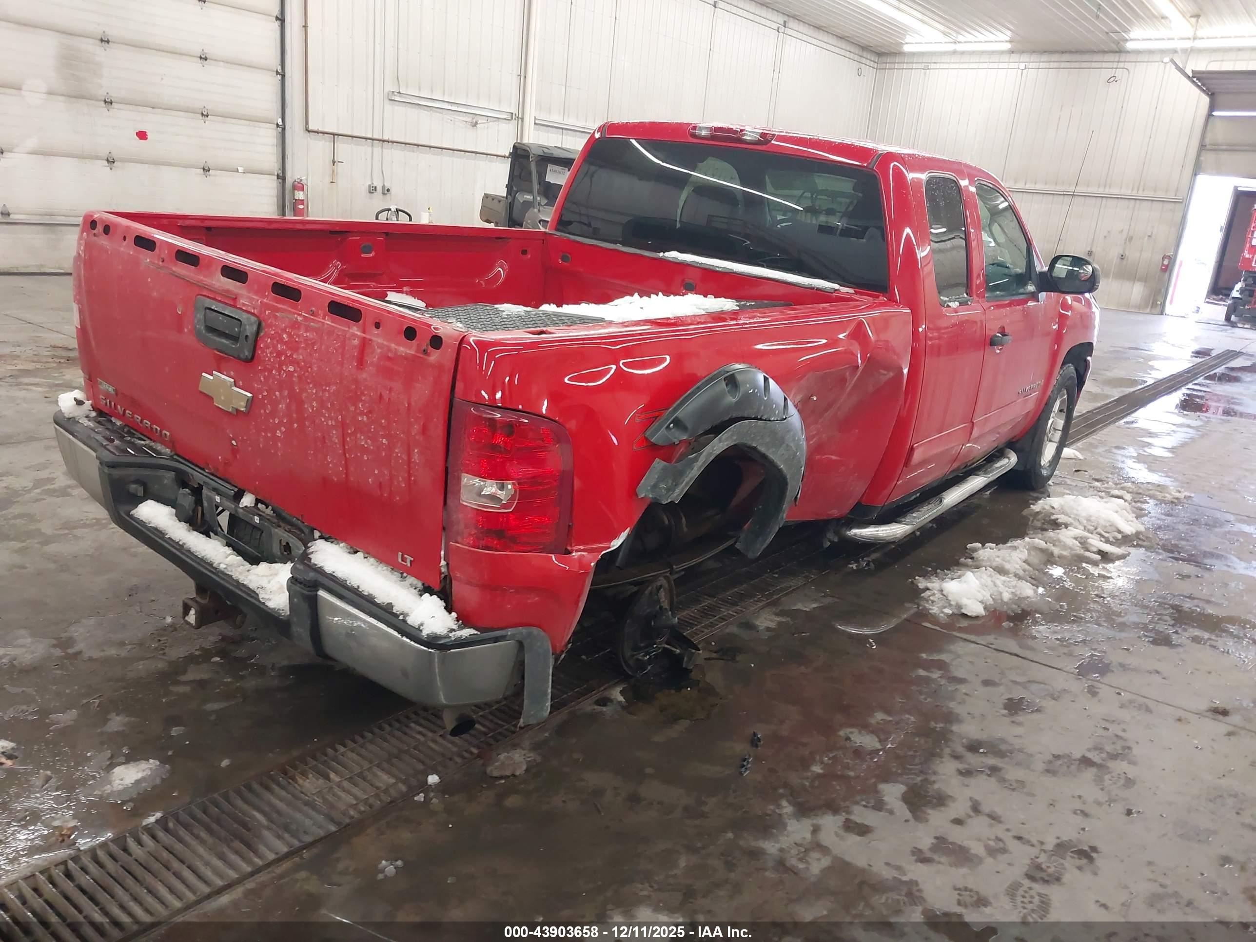 CHEVROLET SILVERADO image 4