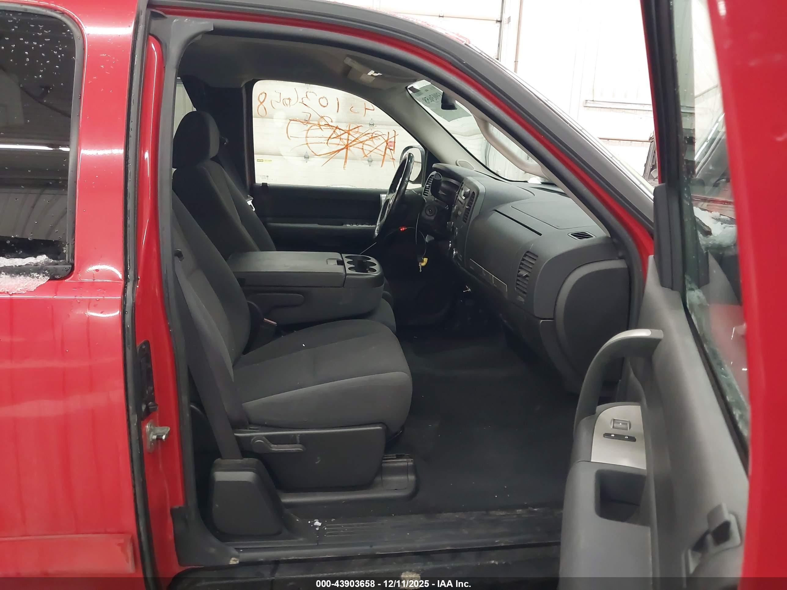 CHEVROLET SILVERADO image 5