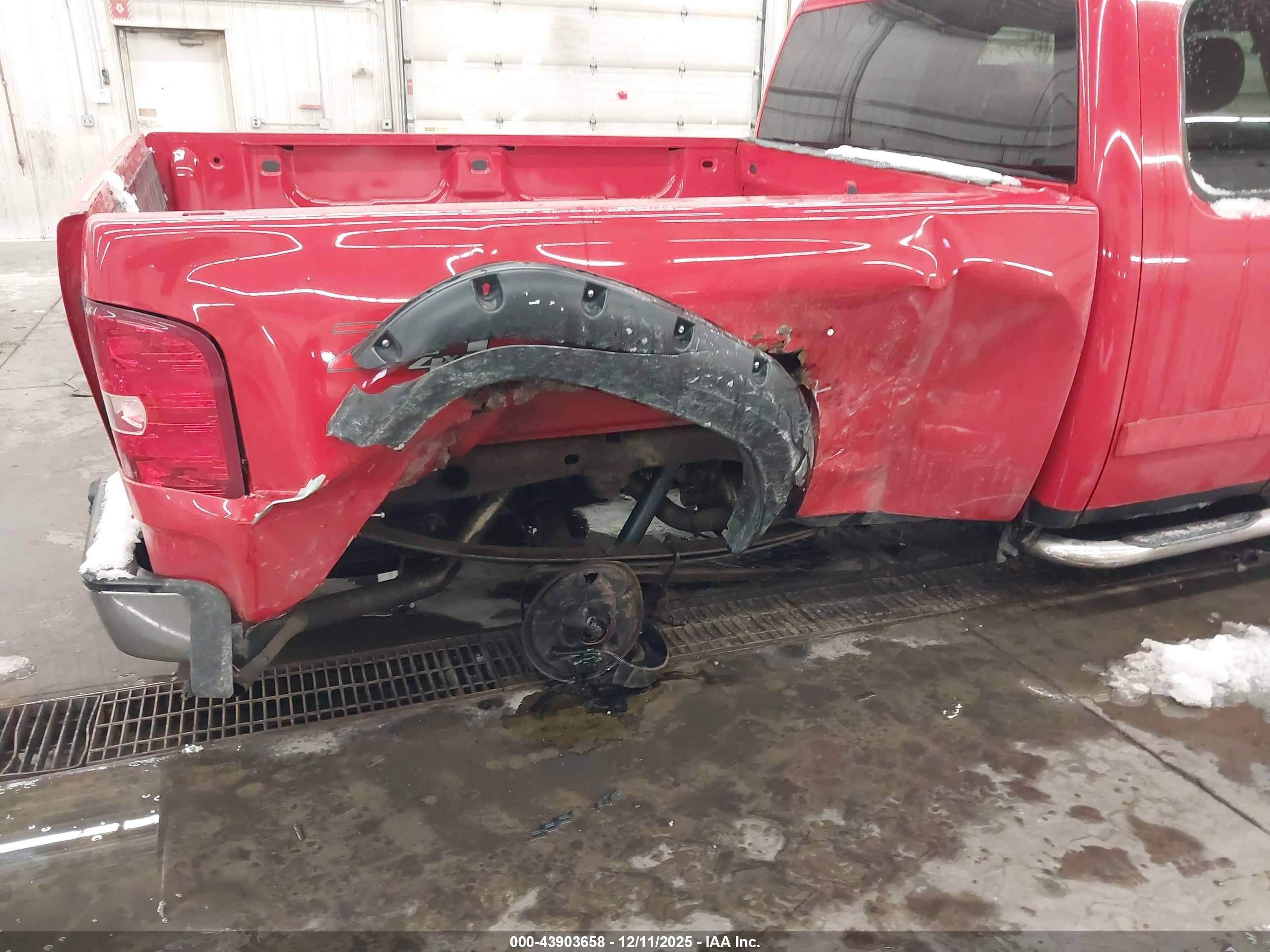 CHEVROLET SILVERADO image 6