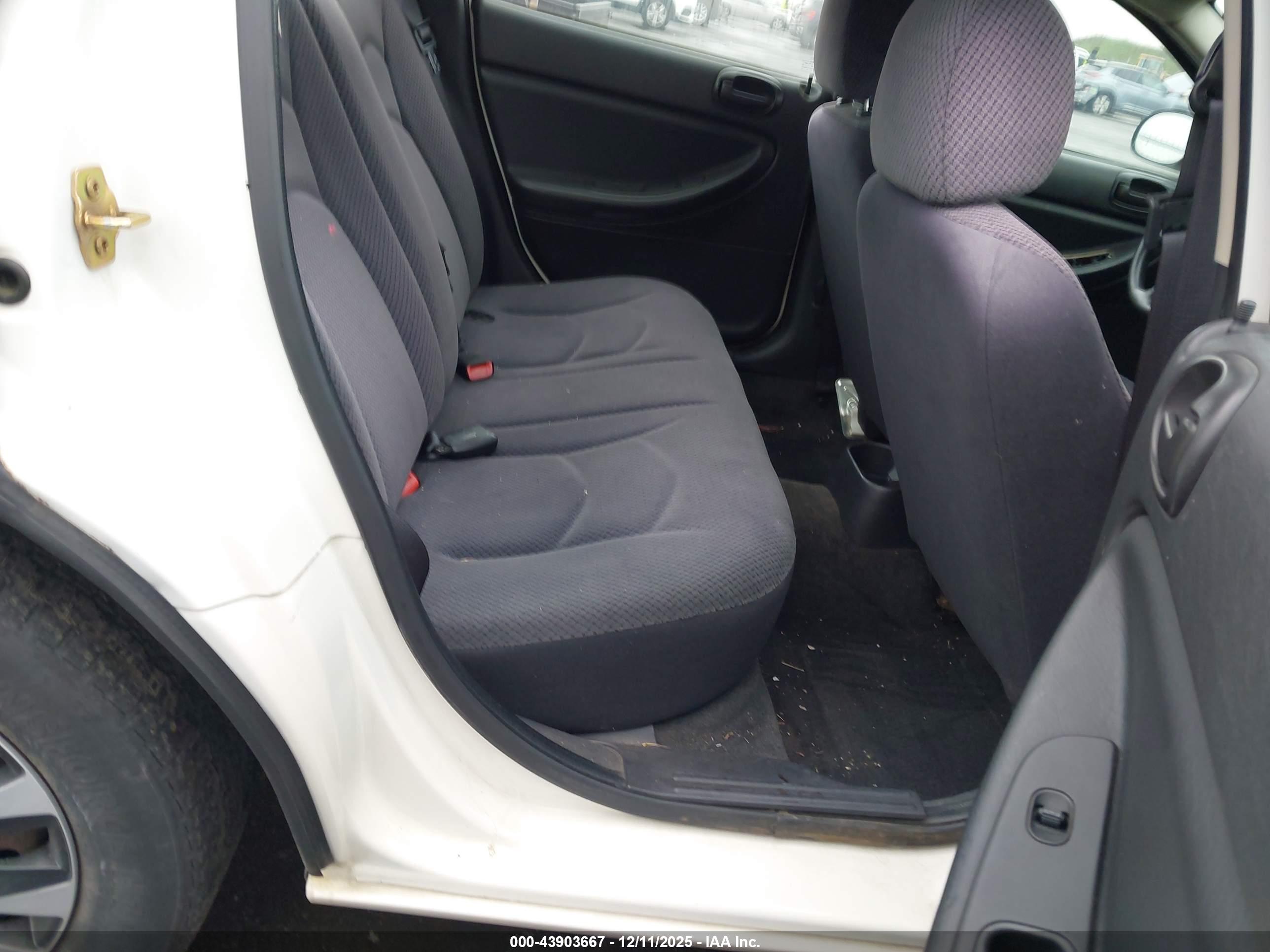 DODGE STRATUS image 8