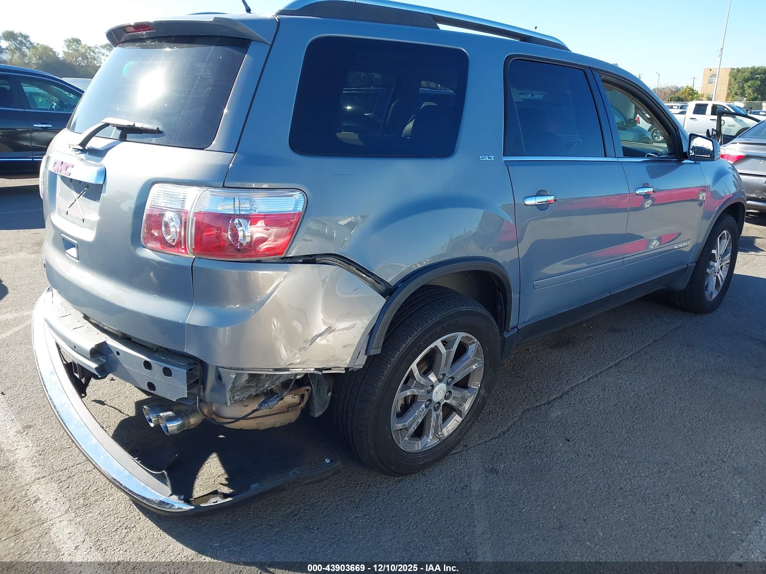 GMC ACADIA image 4