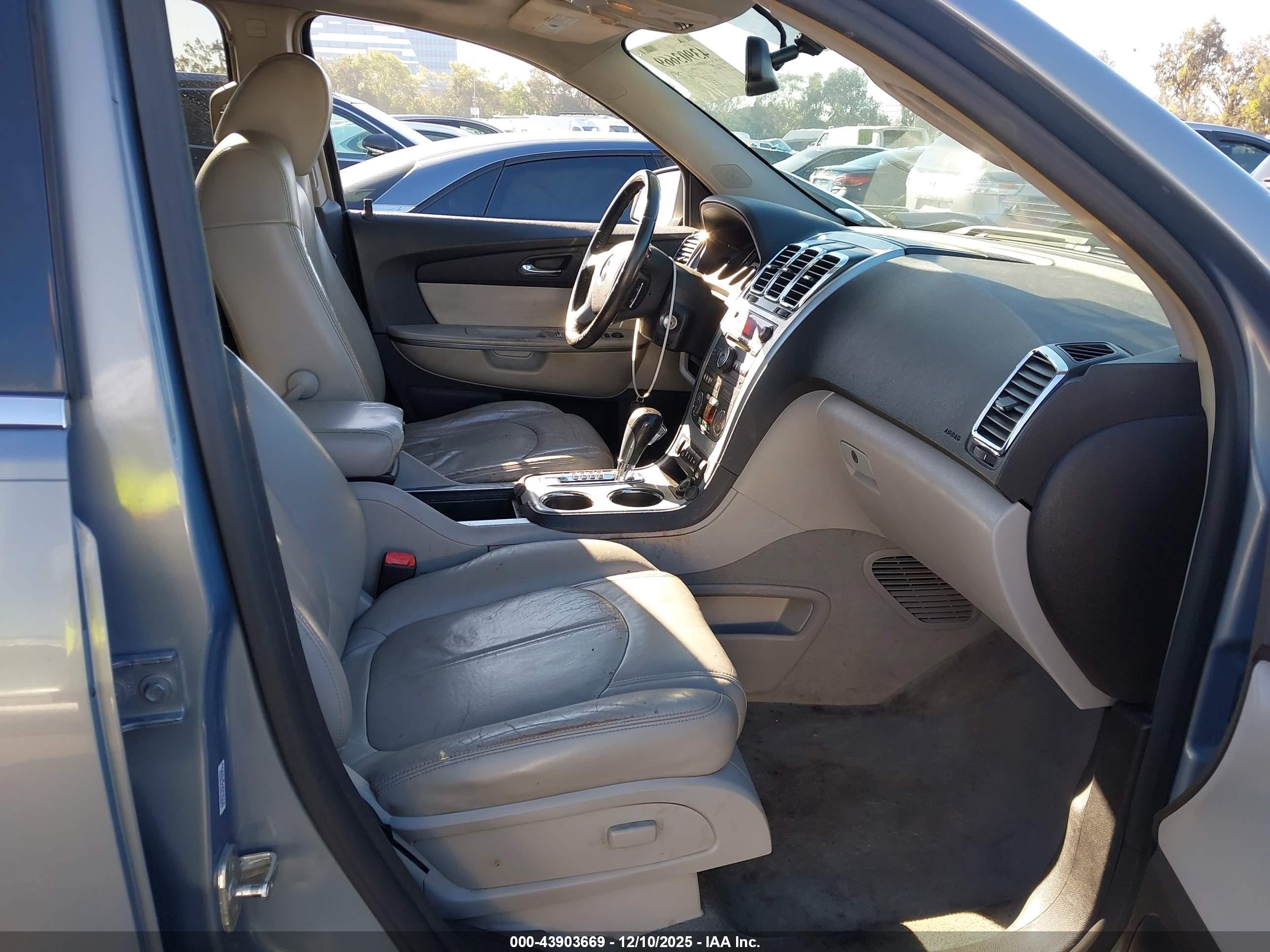 GMC ACADIA image 5