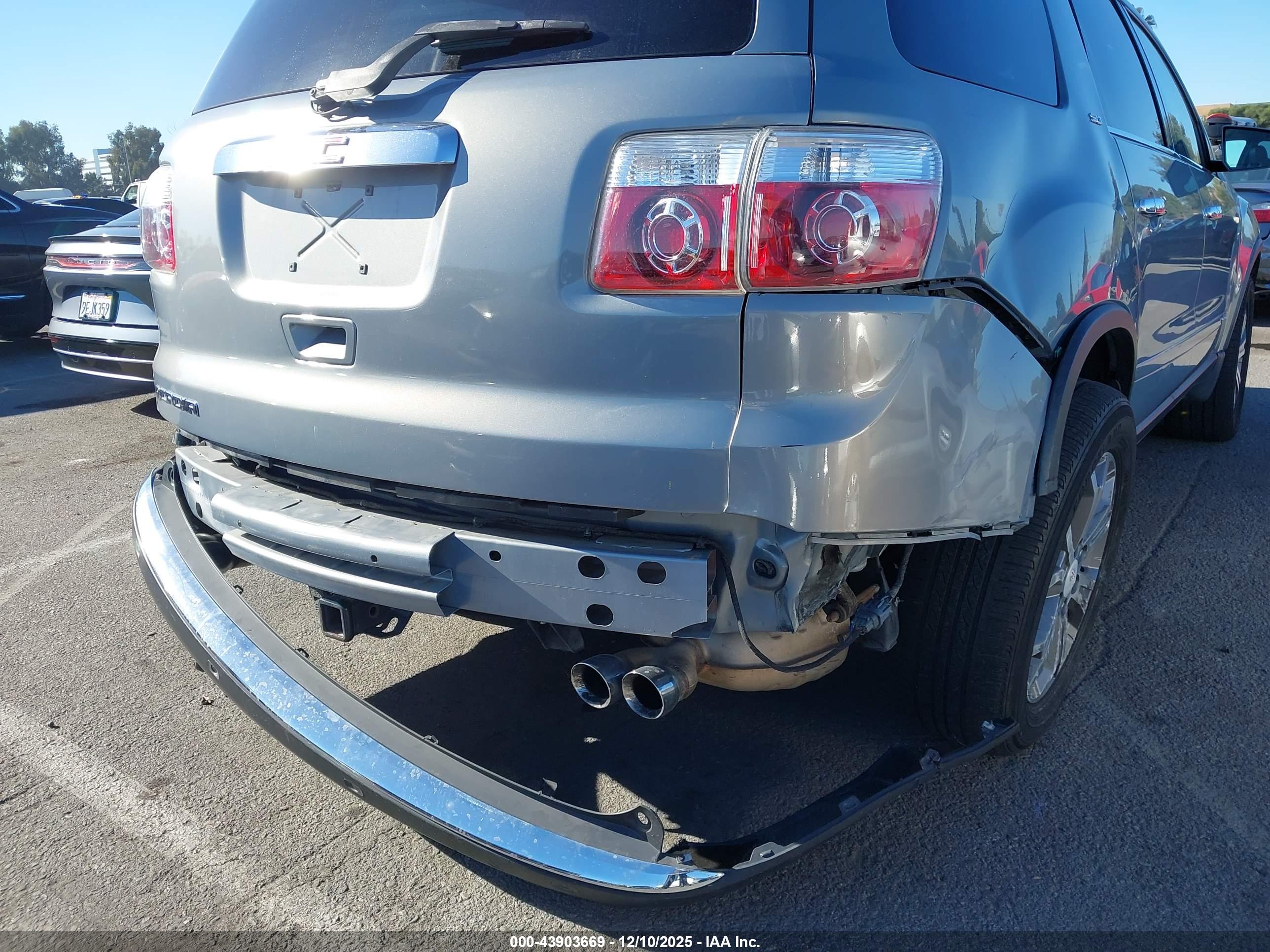 GMC ACADIA image 6