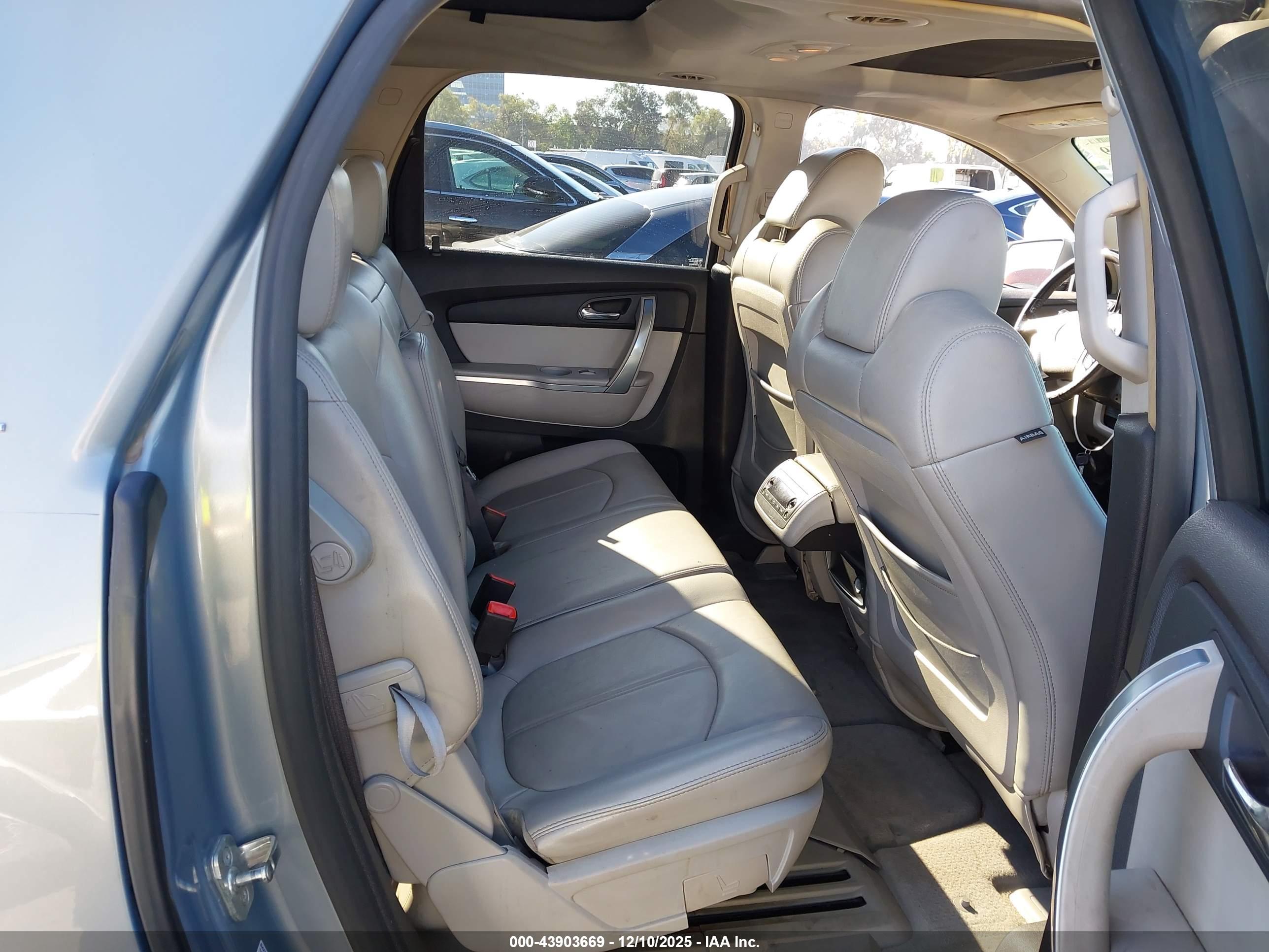 GMC ACADIA image 8