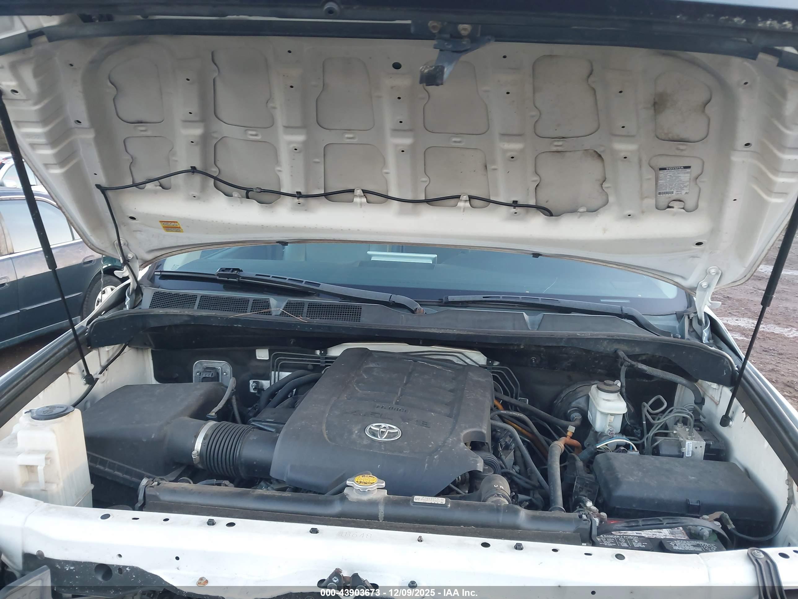 TOYOTA TUNDRA image 10