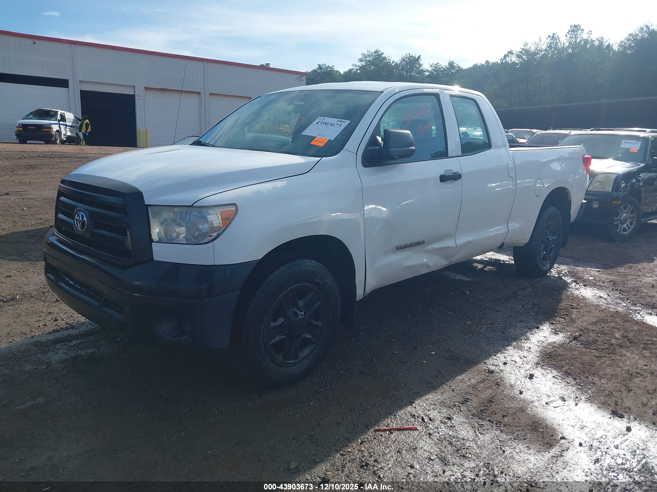 TOYOTA TUNDRA image 2