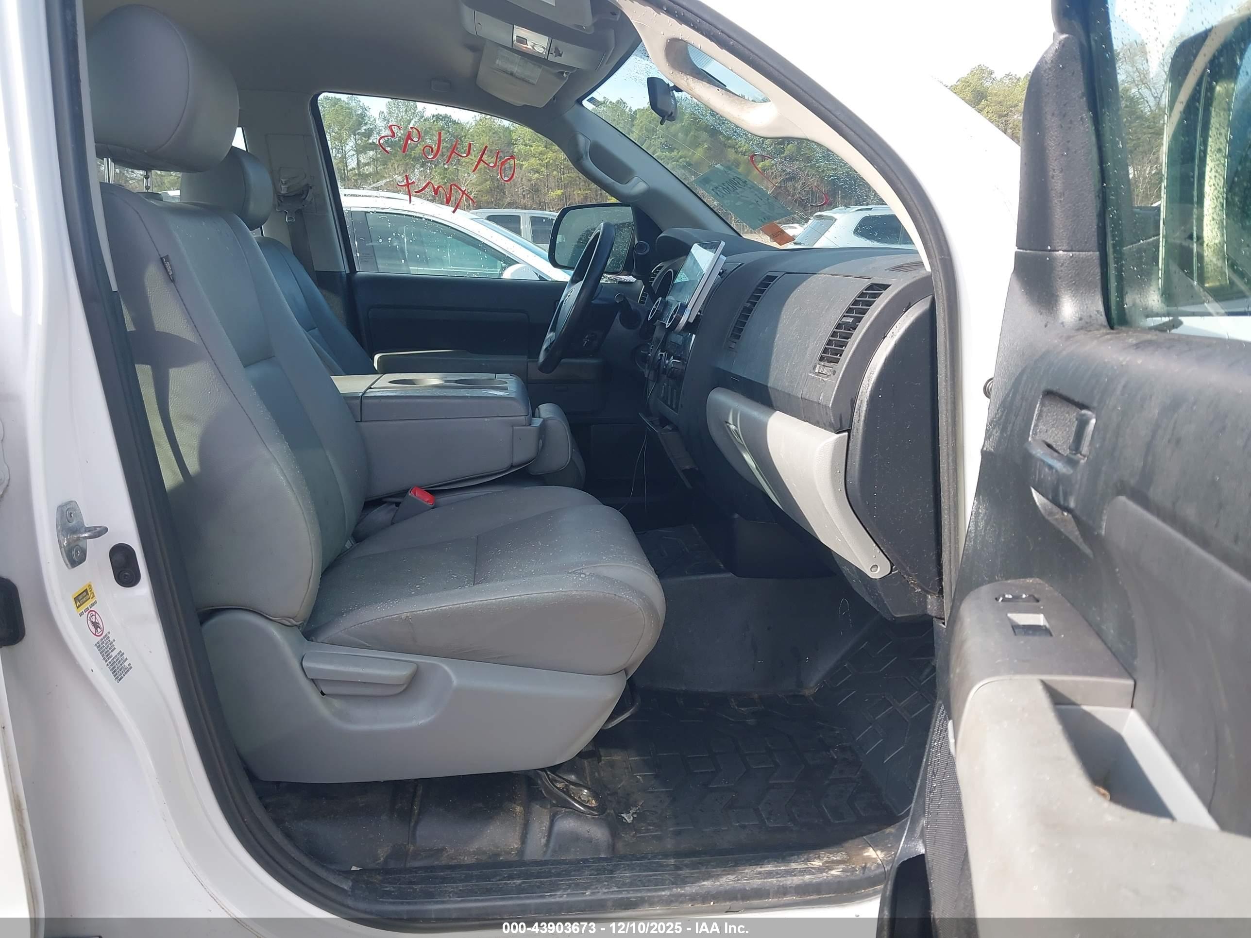 TOYOTA TUNDRA image 5
