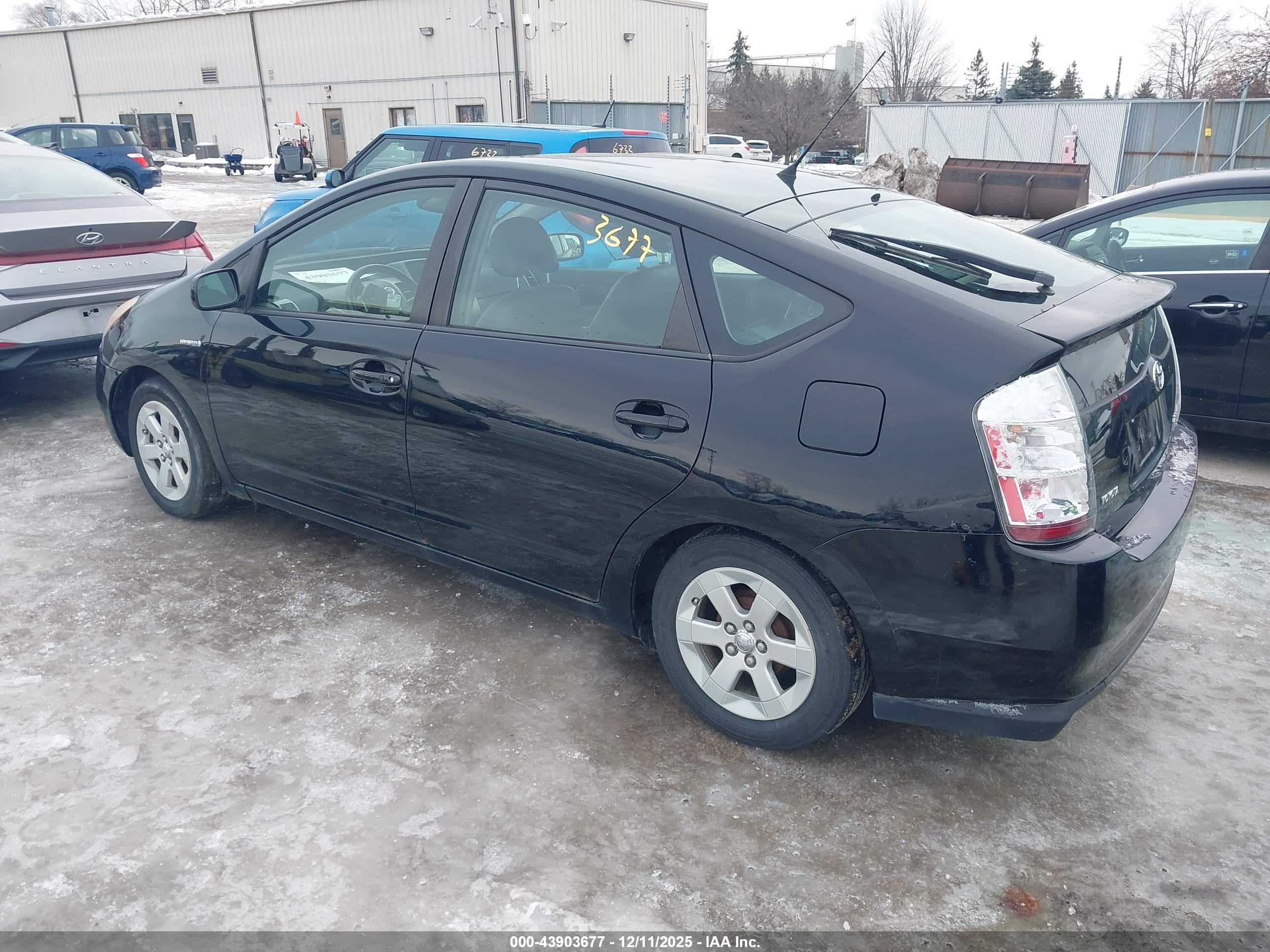 TOYOTA PRIUS image 3