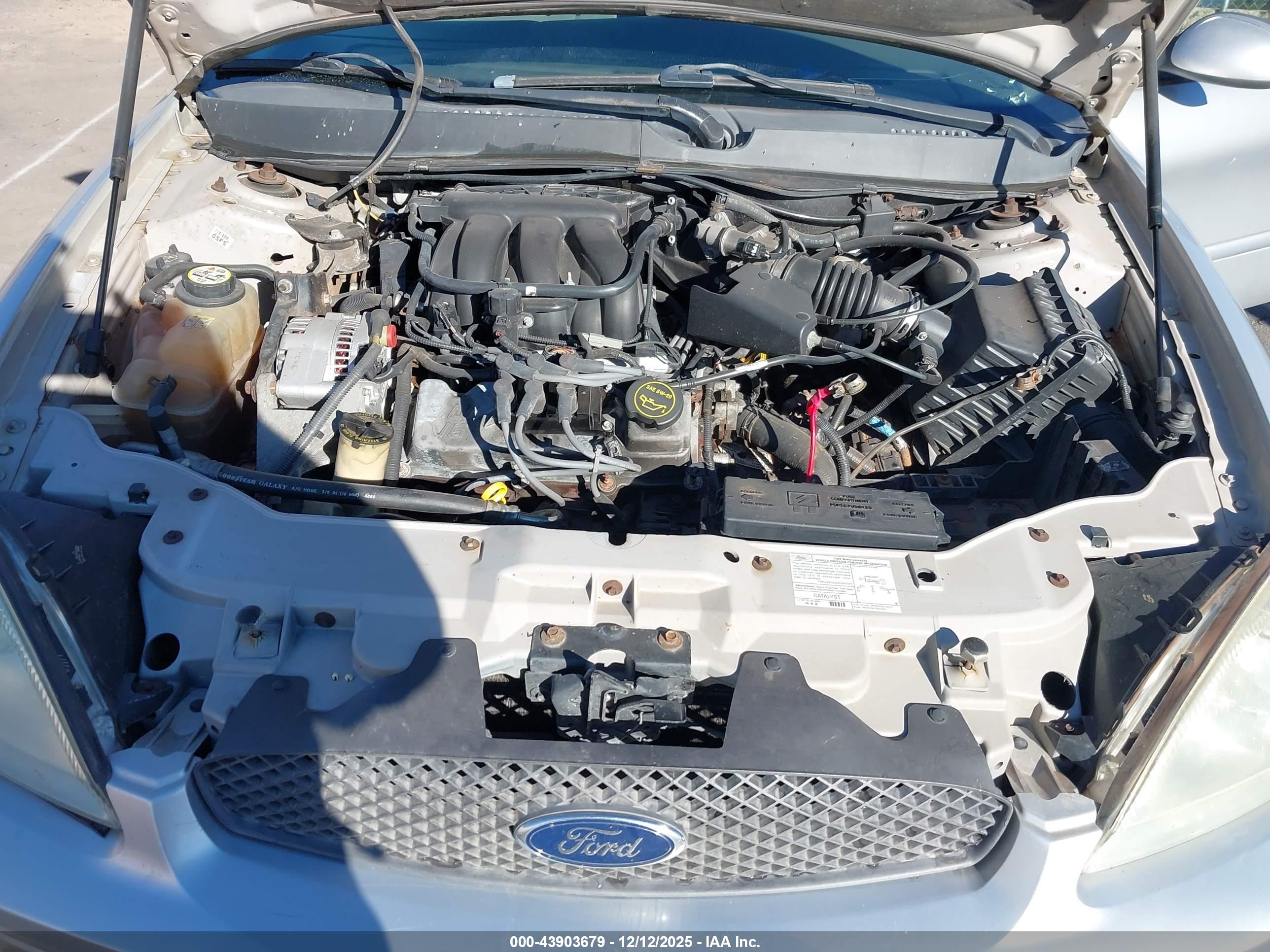FORD TAURUS image 10